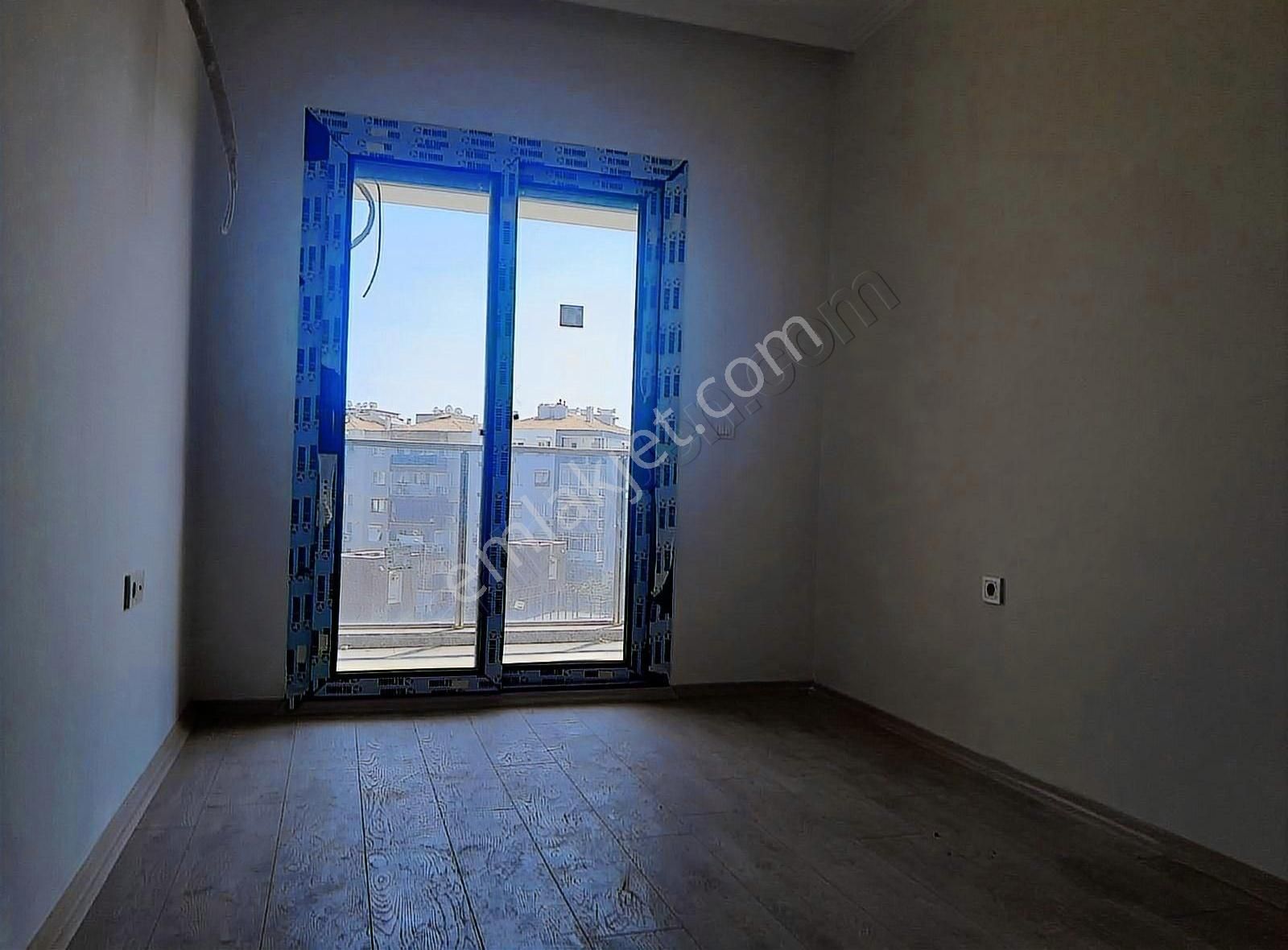 Bostanlı Cepheli Önü Açık Otoparklı - Görsel 8