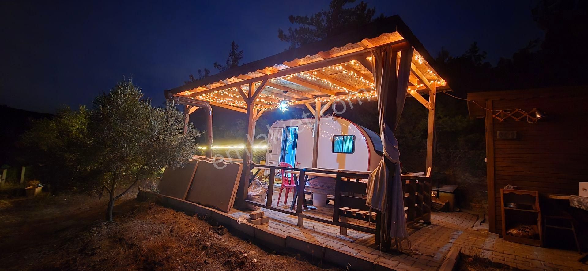 Menderes Çatalca'da 251 M2 Karavanlı Kamelyalı Tarla Satılıktır - Görsel 9