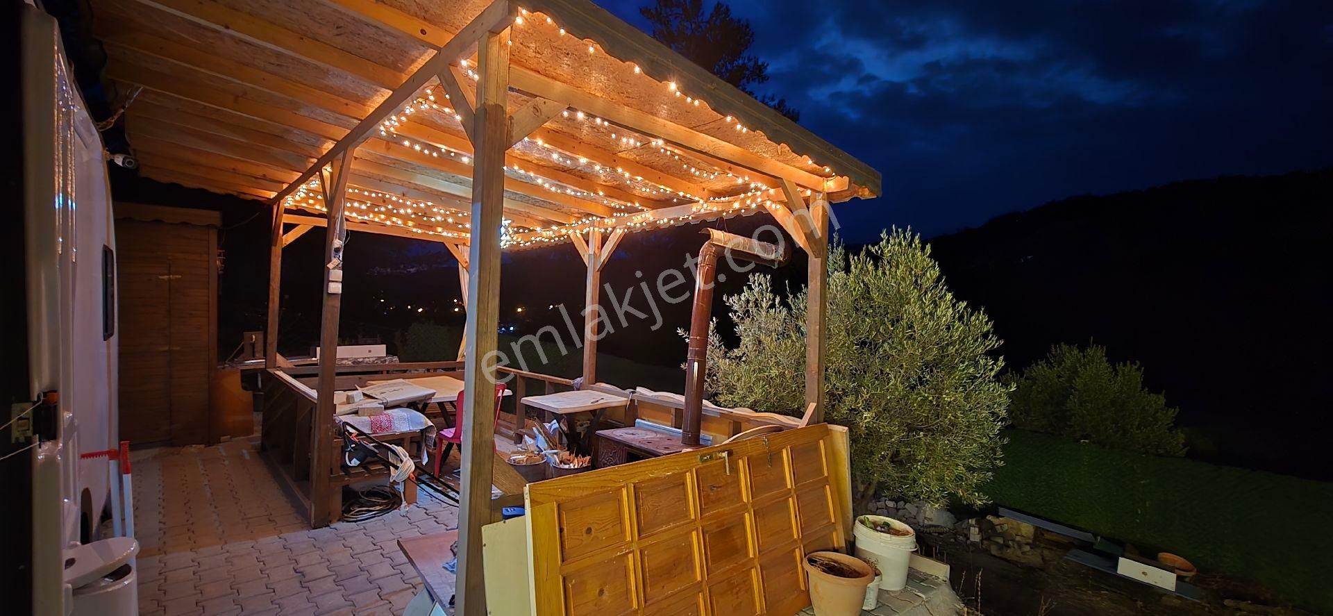 Menderes Çatalca'da 251 M2 Karavanlı Kamelyalı Tarla Satılıktır - Görsel 2