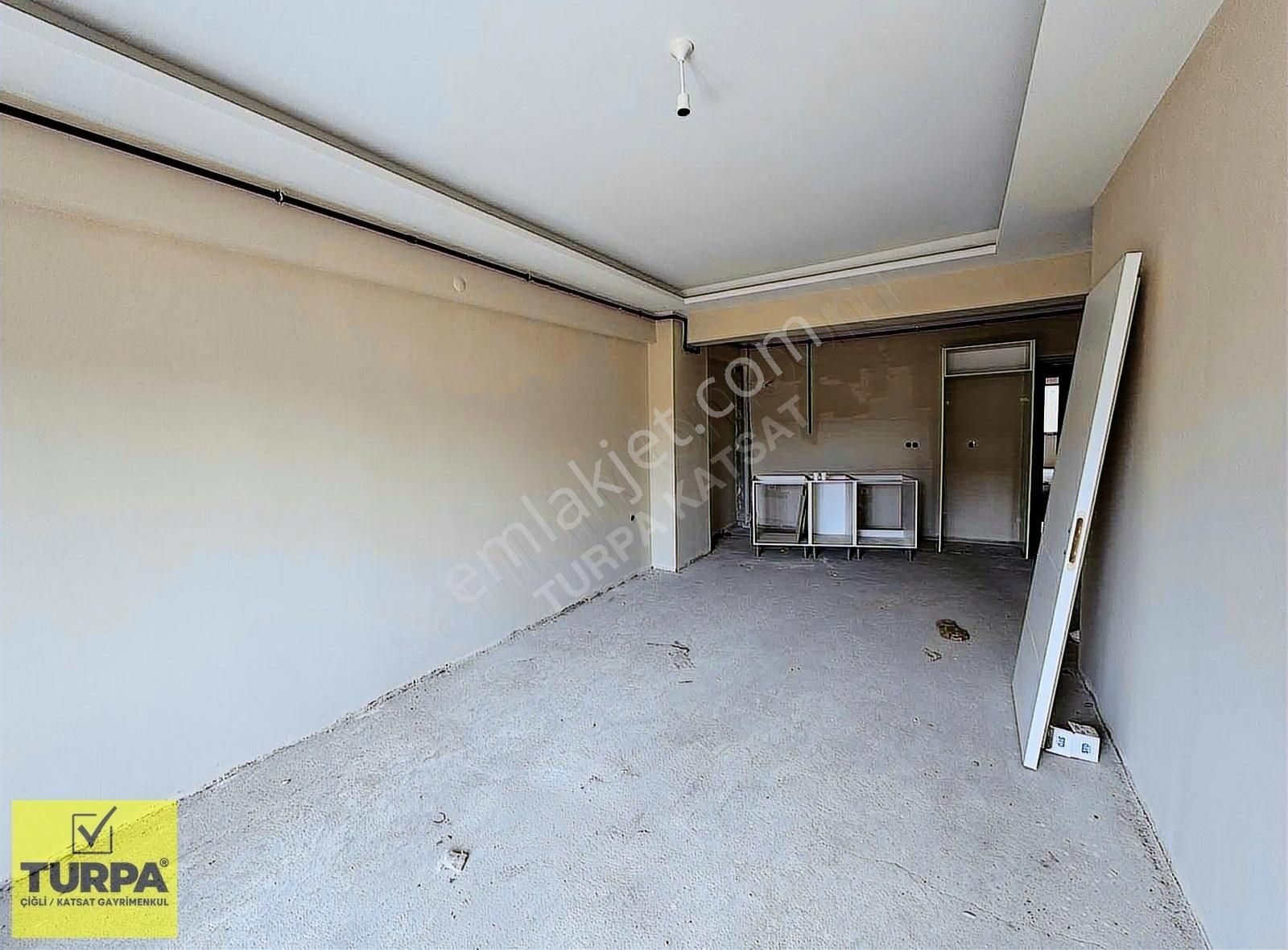 Seyrek Merkezde Bahçeli 1+1 Daire - Görsel 9