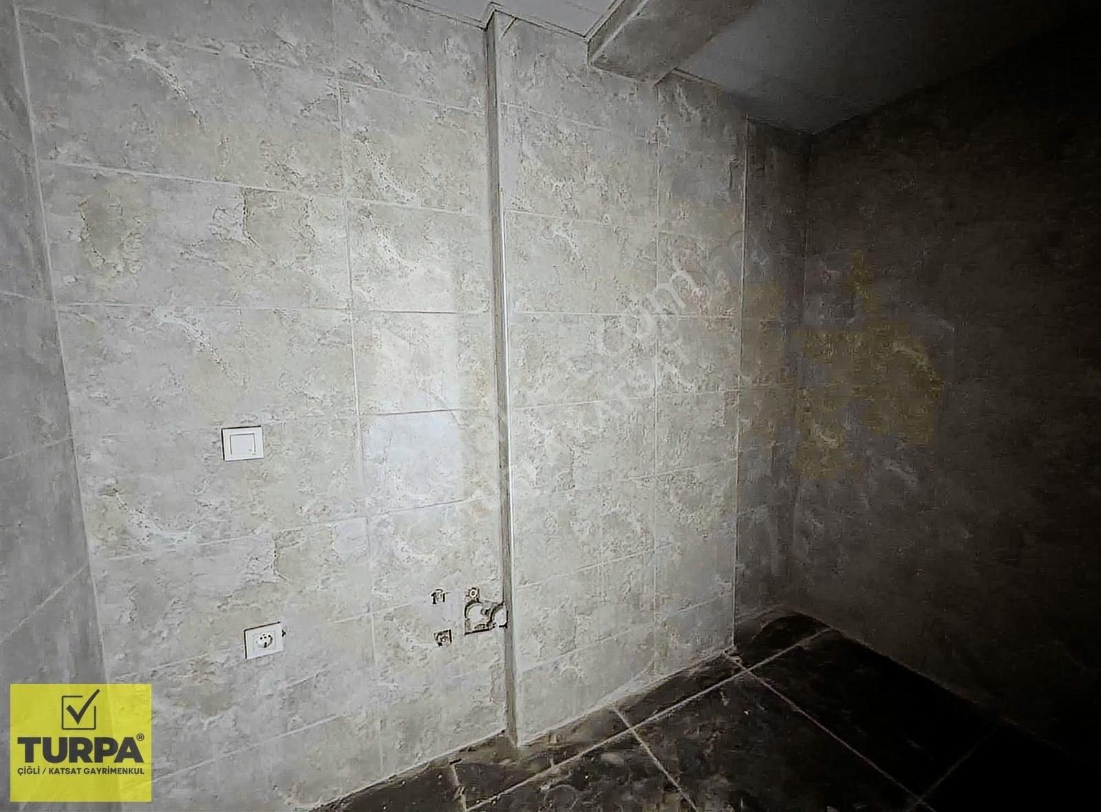 Seyrek Merkezde Bahçeli 1+1 Daire - Görsel 8