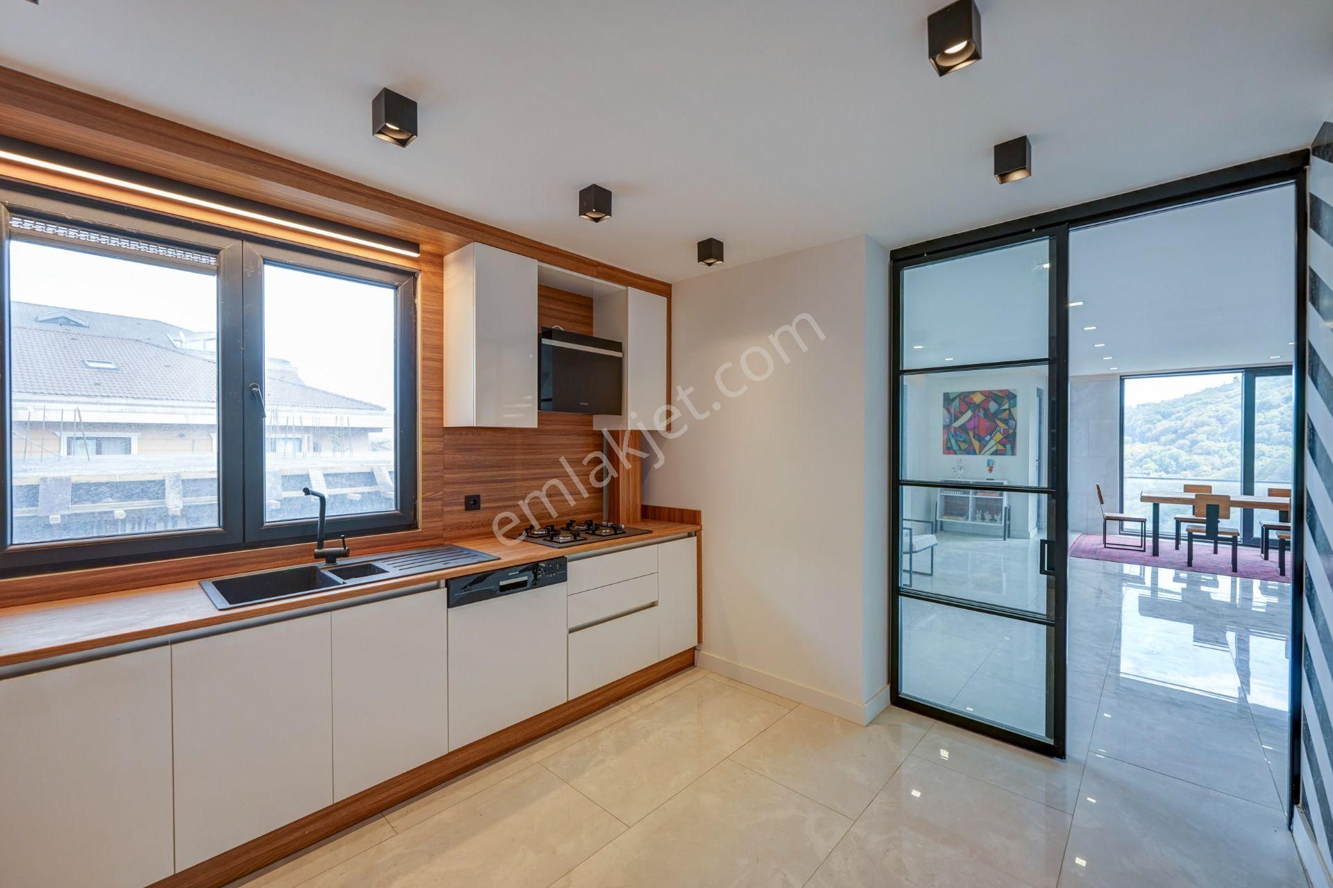 Sarıyer Maden'de Boğaz Manzaralı Satılık 3+1 Çatı Dubleksi - Görsel 22