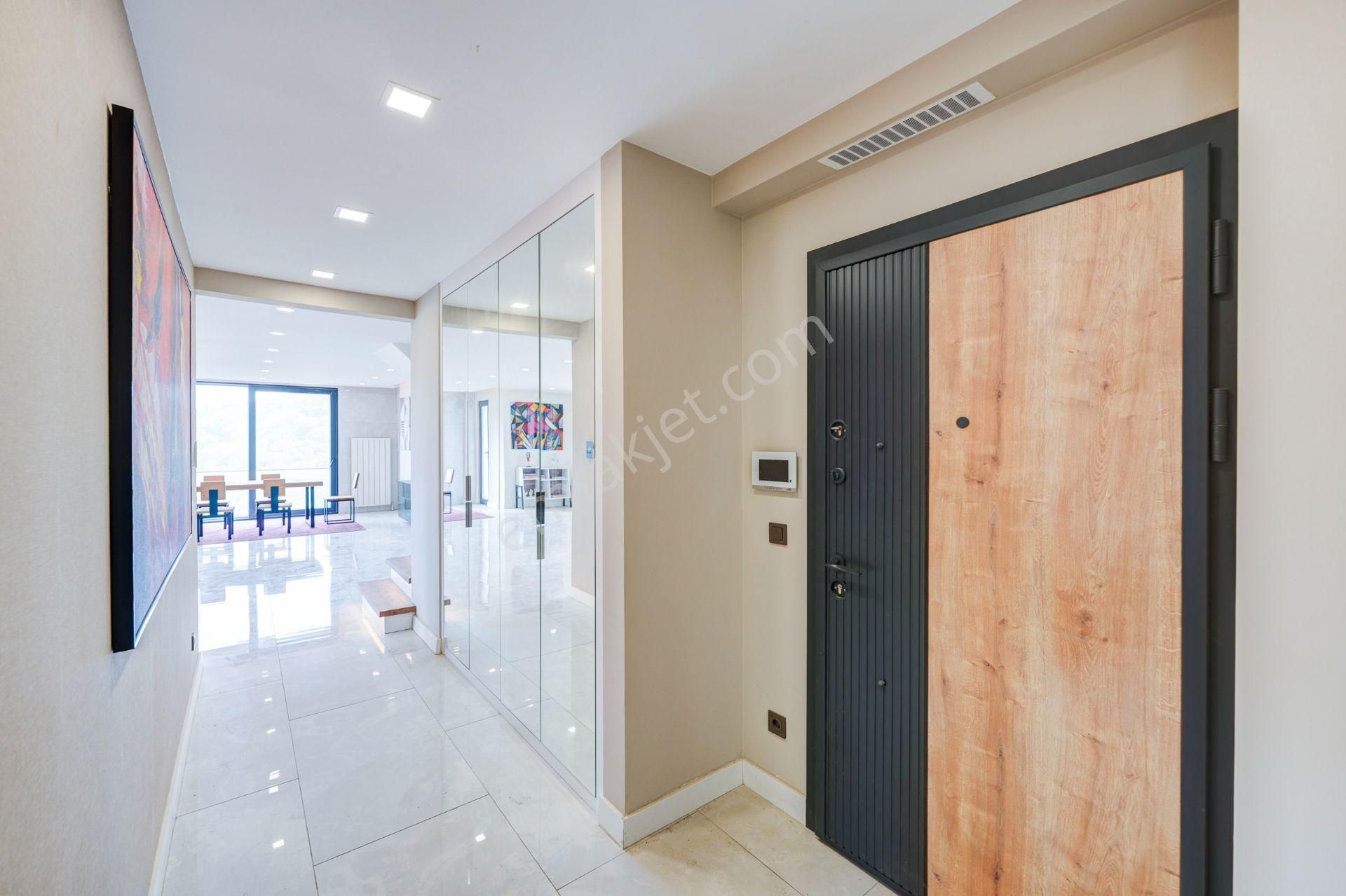 Sarıyer Maden'de Boğaz Manzaralı Satılık 3+1 Çatı Dubleksi - Görsel 12