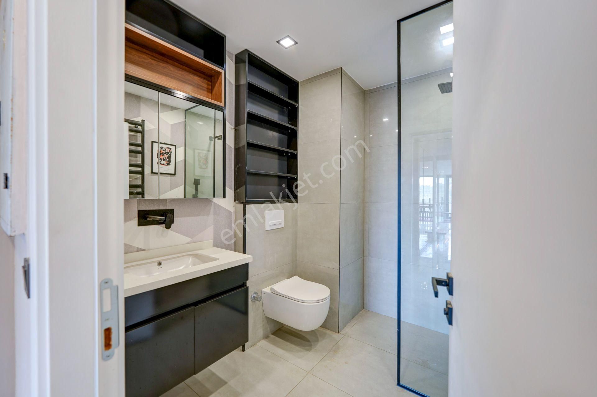 Sarıyer Maden'de Boğaz Manzaralı Satılık 3+1 Çatı Dubleksi - Görsel 24