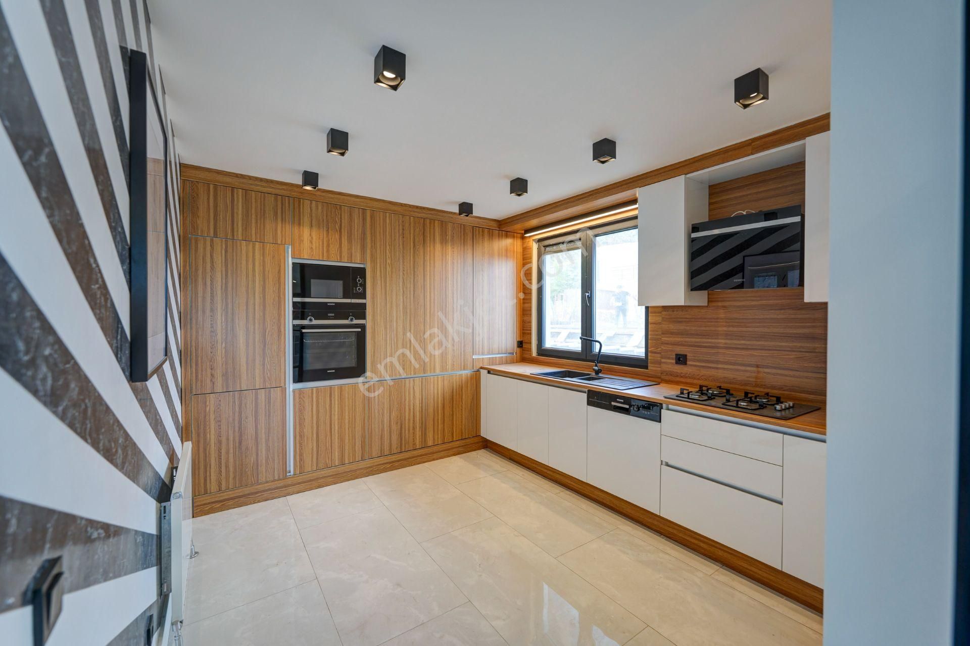 Sarıyer Maden'de Boğaz Manzaralı Satılık 3+1 Çatı Dubleksi - Görsel 19