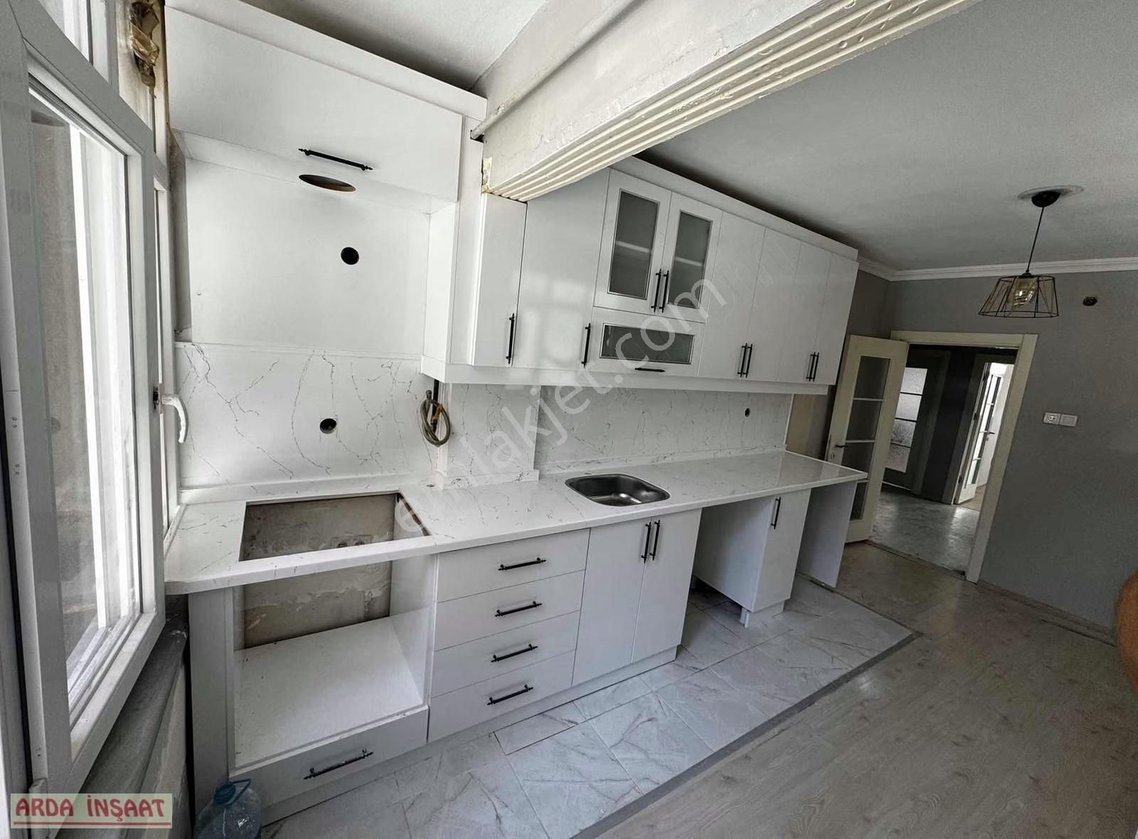 Sultançiftliği Mahallesi İçi Yenilemmiş 3+1 Kiralık Daire