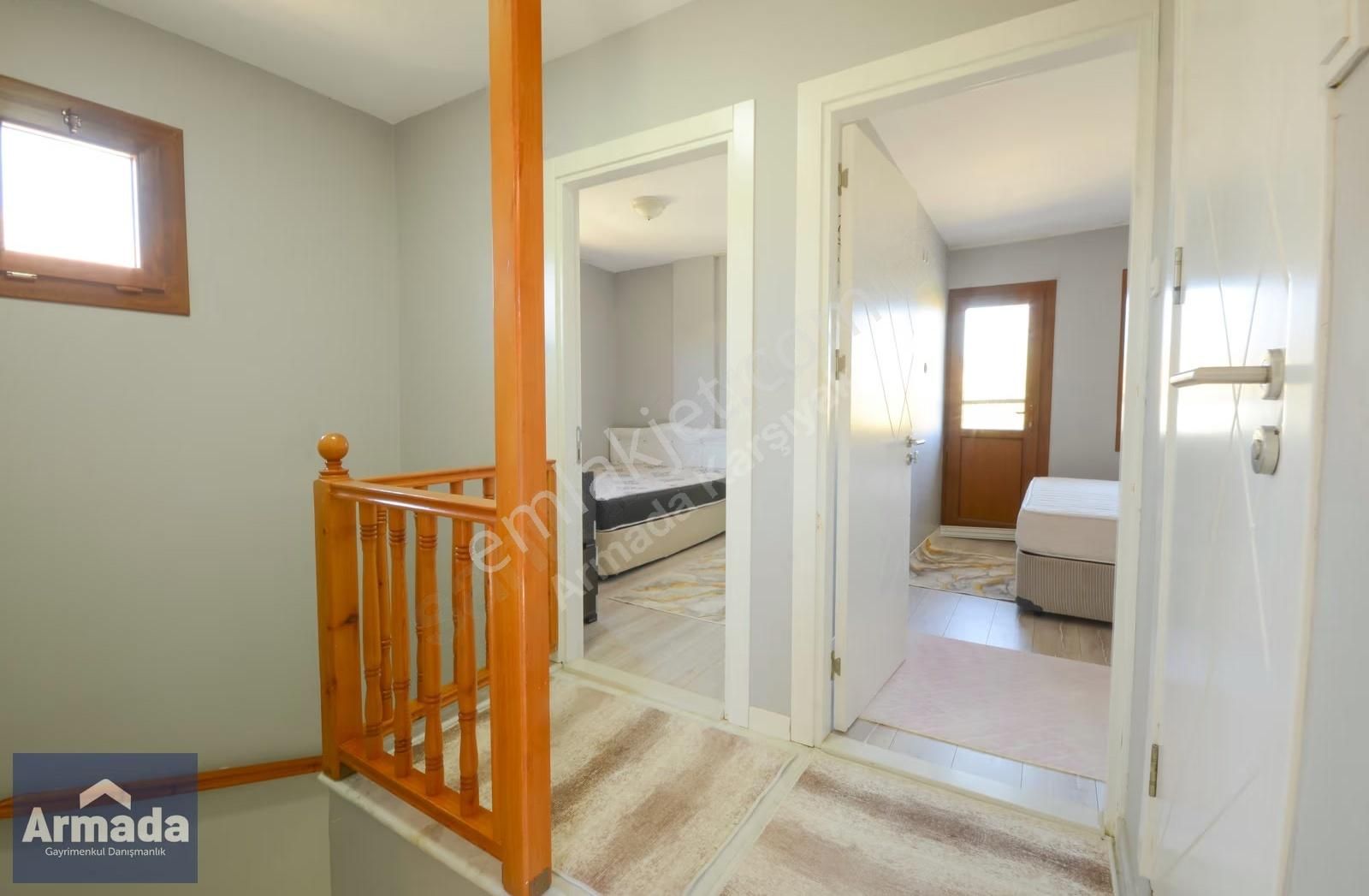 Yenifoça Martıkent Sitesi Satılık Bahçeli Havuzlu Dubleks Villa - Görsel 3