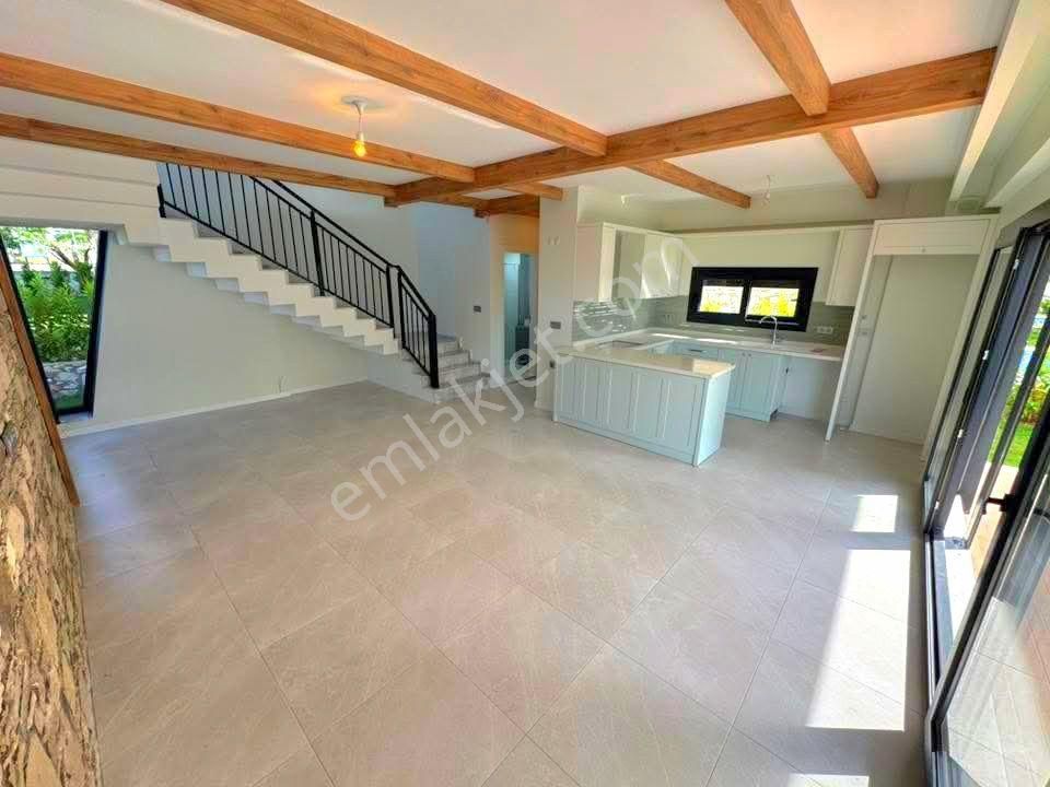 Davutlarda Özel Havuzlu Otoparklı Tek Müstakil Bahçeli Sıfır Villa - Görsel 30