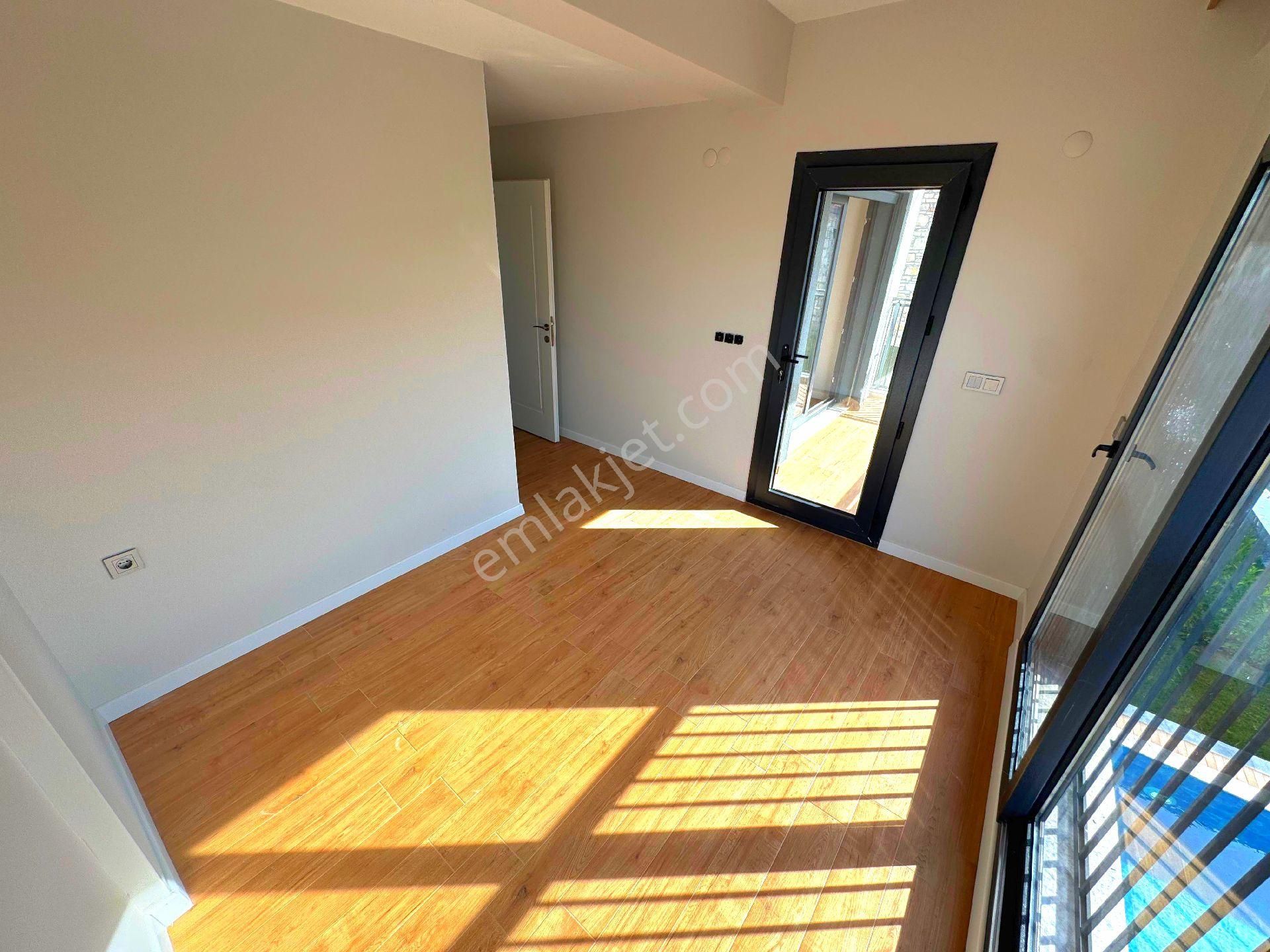 Davutlarda Özel Havuzlu Otoparklı Tek Müstakil Bahçeli Sıfır Villa - Görsel 16