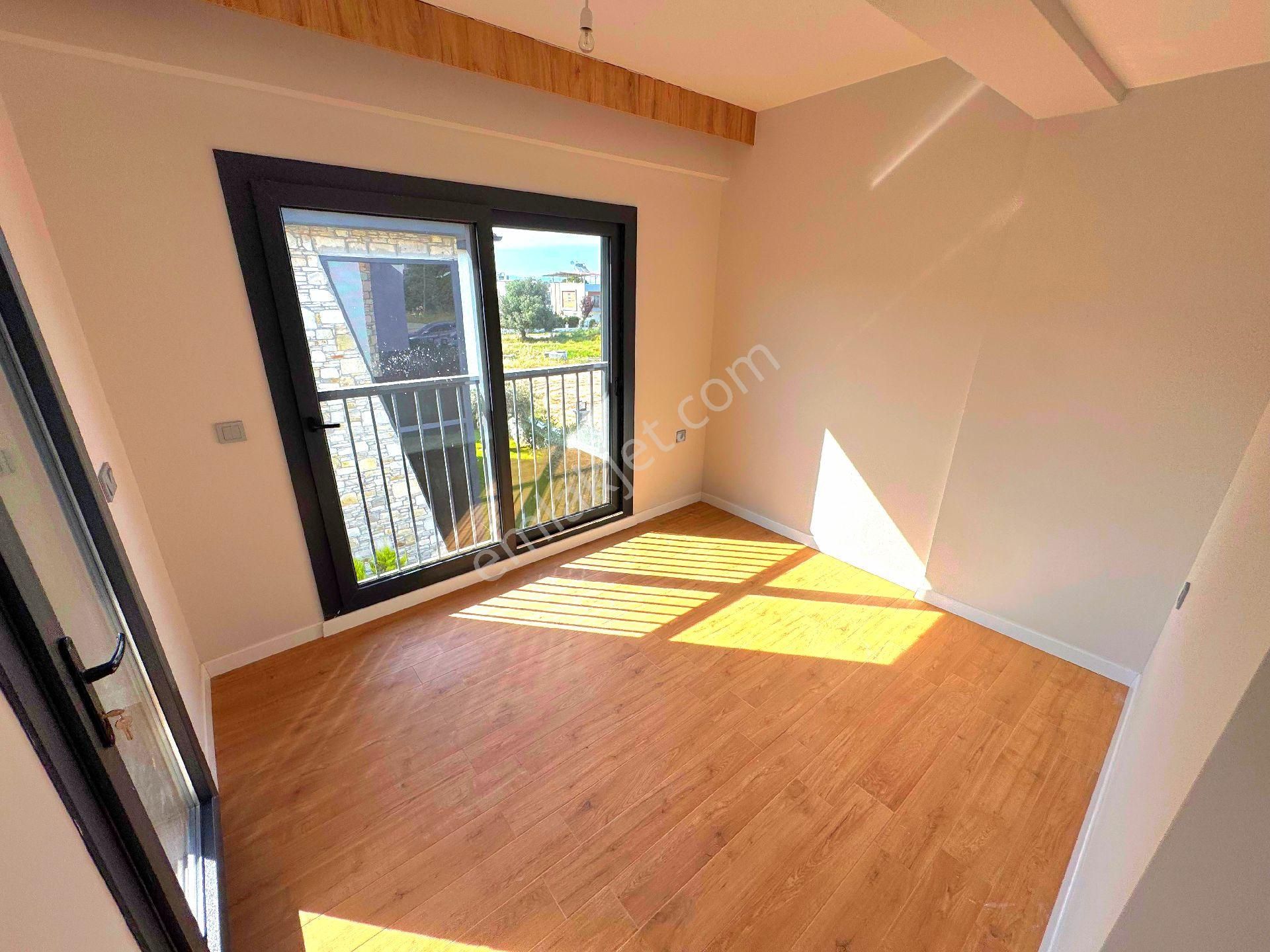 Davutlarda Özel Havuzlu Otoparklı Tek Müstakil Bahçeli Sıfır Villa - Görsel 12