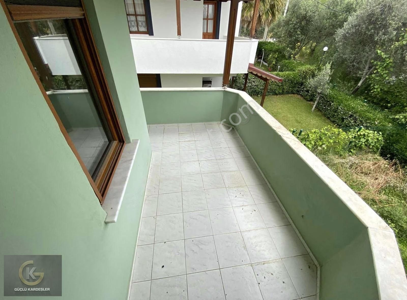 Güçlü Kardeşler Denize 200 Metre Fırsat Manzaralı Villa - Görsel 24