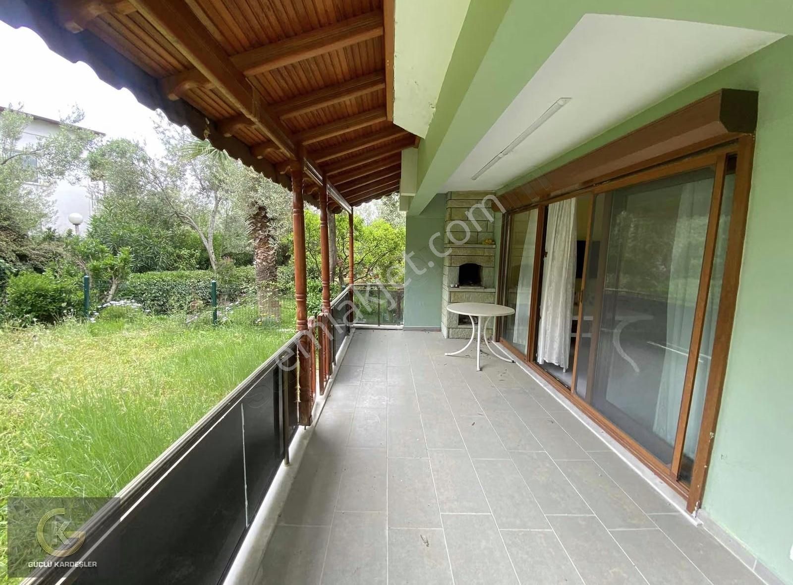 Güçlü Kardeşler Denize 200 Metre Fırsat Manzaralı Villa - Görsel 27