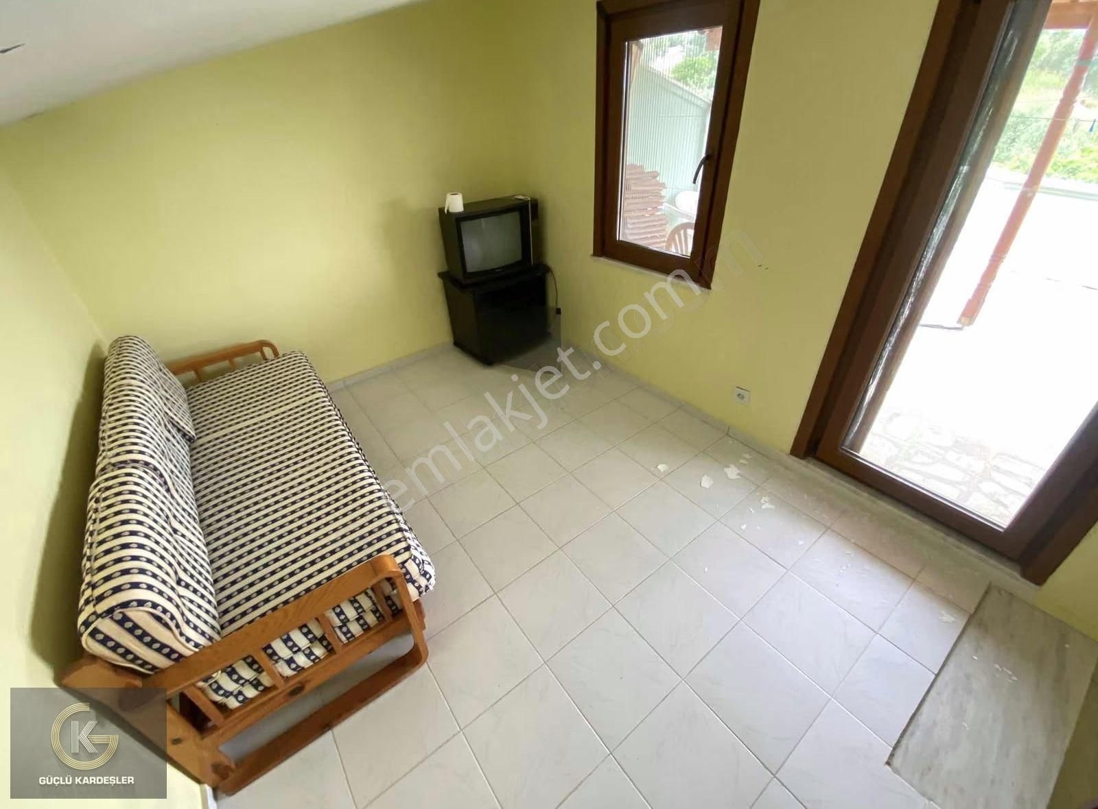 Güçlü Kardeşler Denize 200 Metre Fırsat Manzaralı Villa - Görsel 10