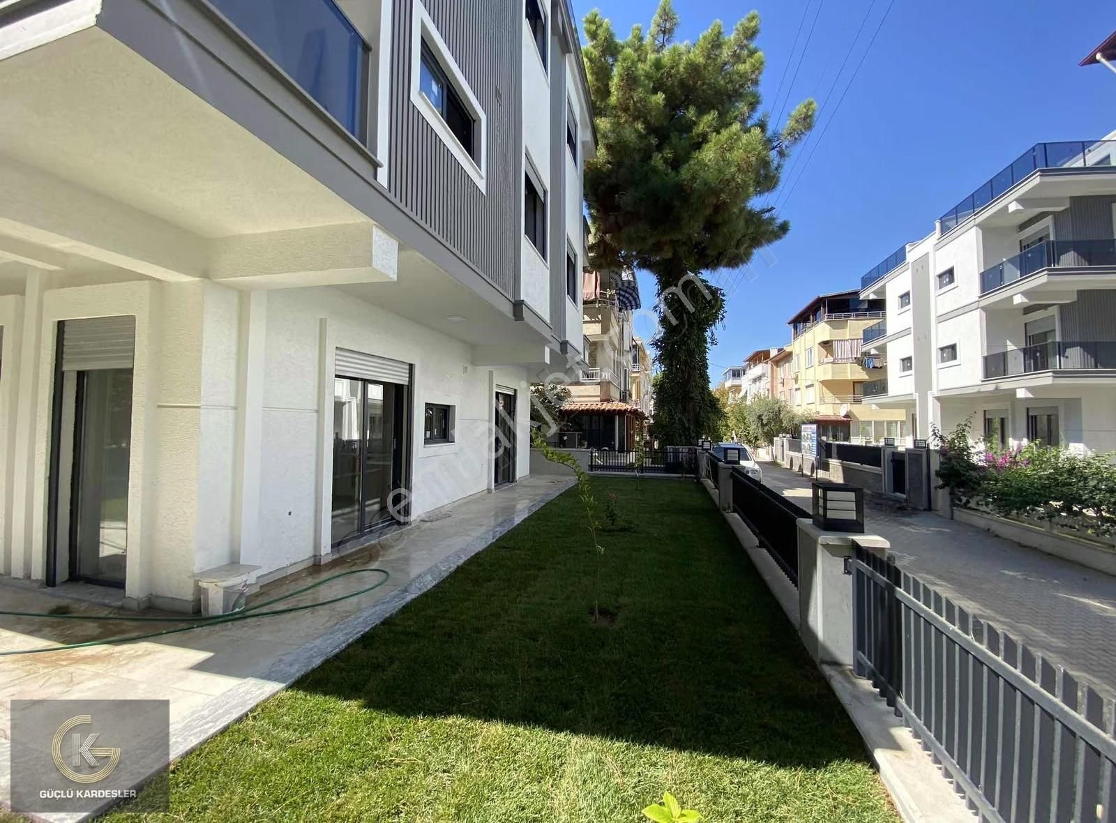 Güçlü Kardeşler Denize 50 Metre Bahçeli 2+1 Lüks Daire - Görsel 24
