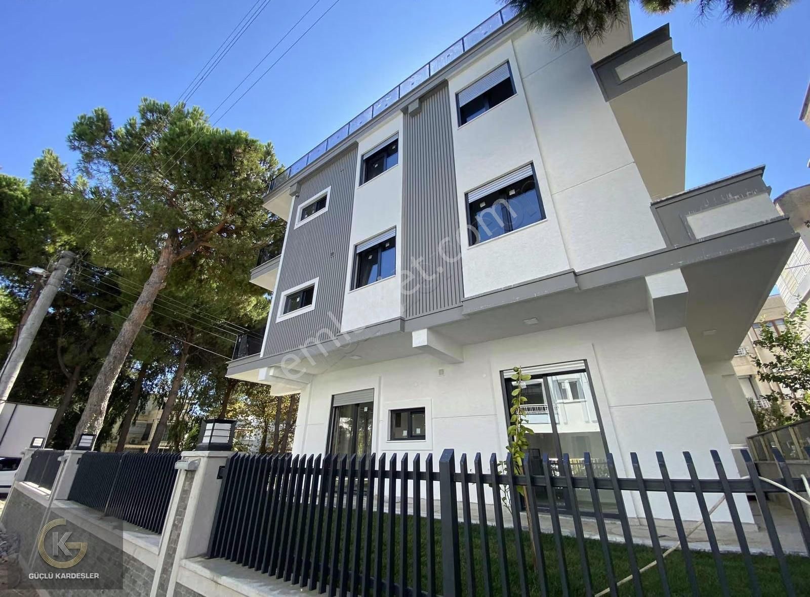 Güçlü Kardeşler Denize 50 Metre Bahçeli 2+1 Lüks Daire - Görsel 16