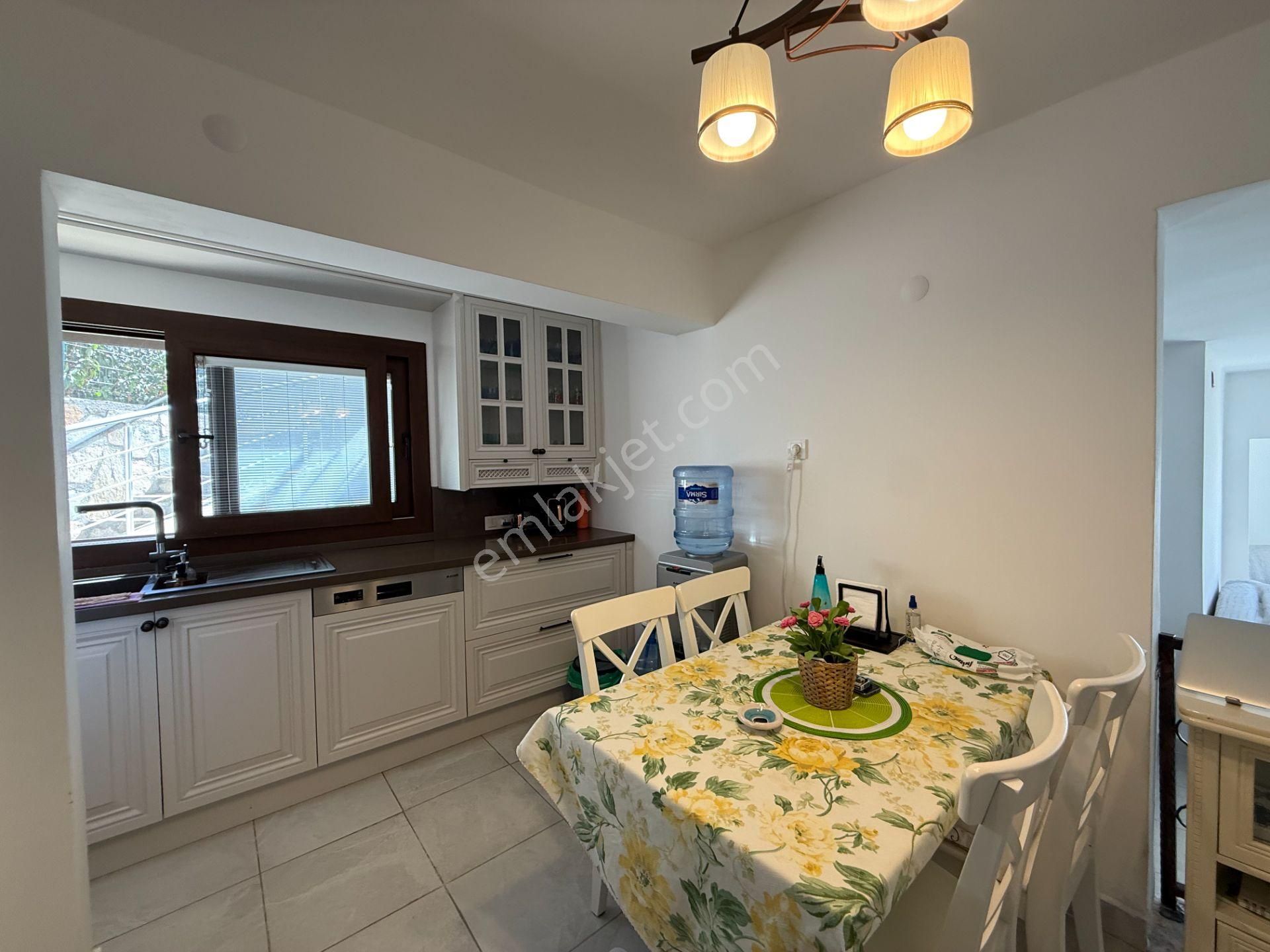 Akyarlar'da Site İçerisinde Deniz Manzaralı Satılık 3+1 - Görsel 12