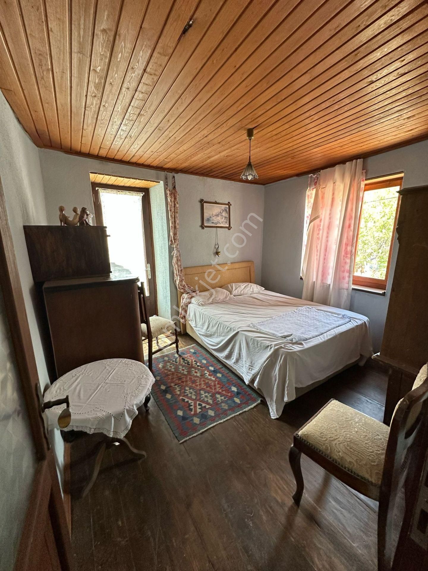 Premar Ayvada'dan Ayvalık Merkez'de Avlulu 2 Katlı 2+1 Kagir Ev - Görsel 9