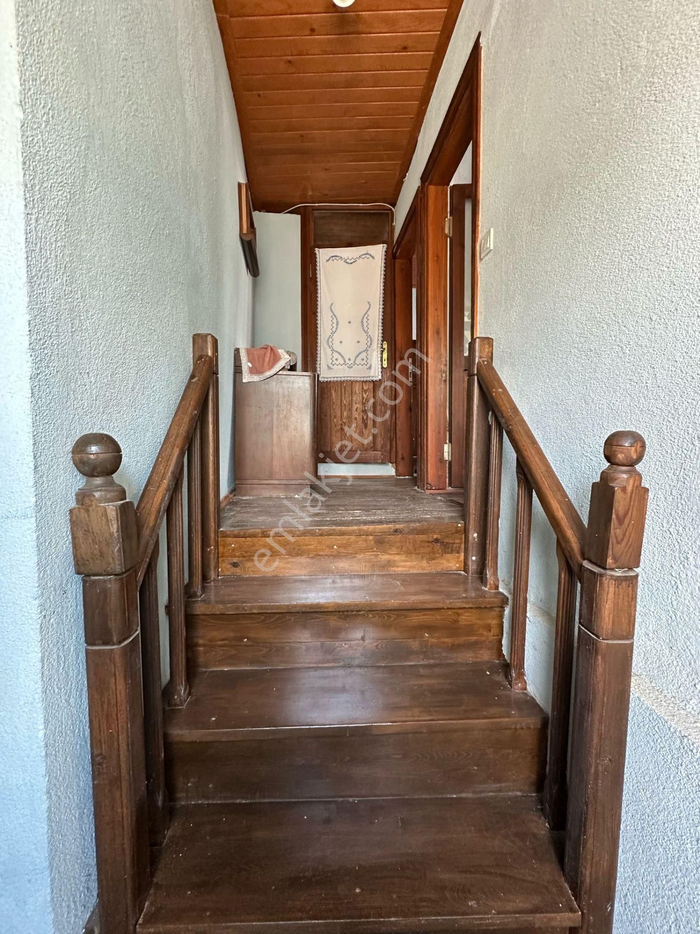 Premar Ayvada'dan Ayvalık Merkez'de Avlulu 2 Katlı 2+1 Kagir Ev - Görsel 8