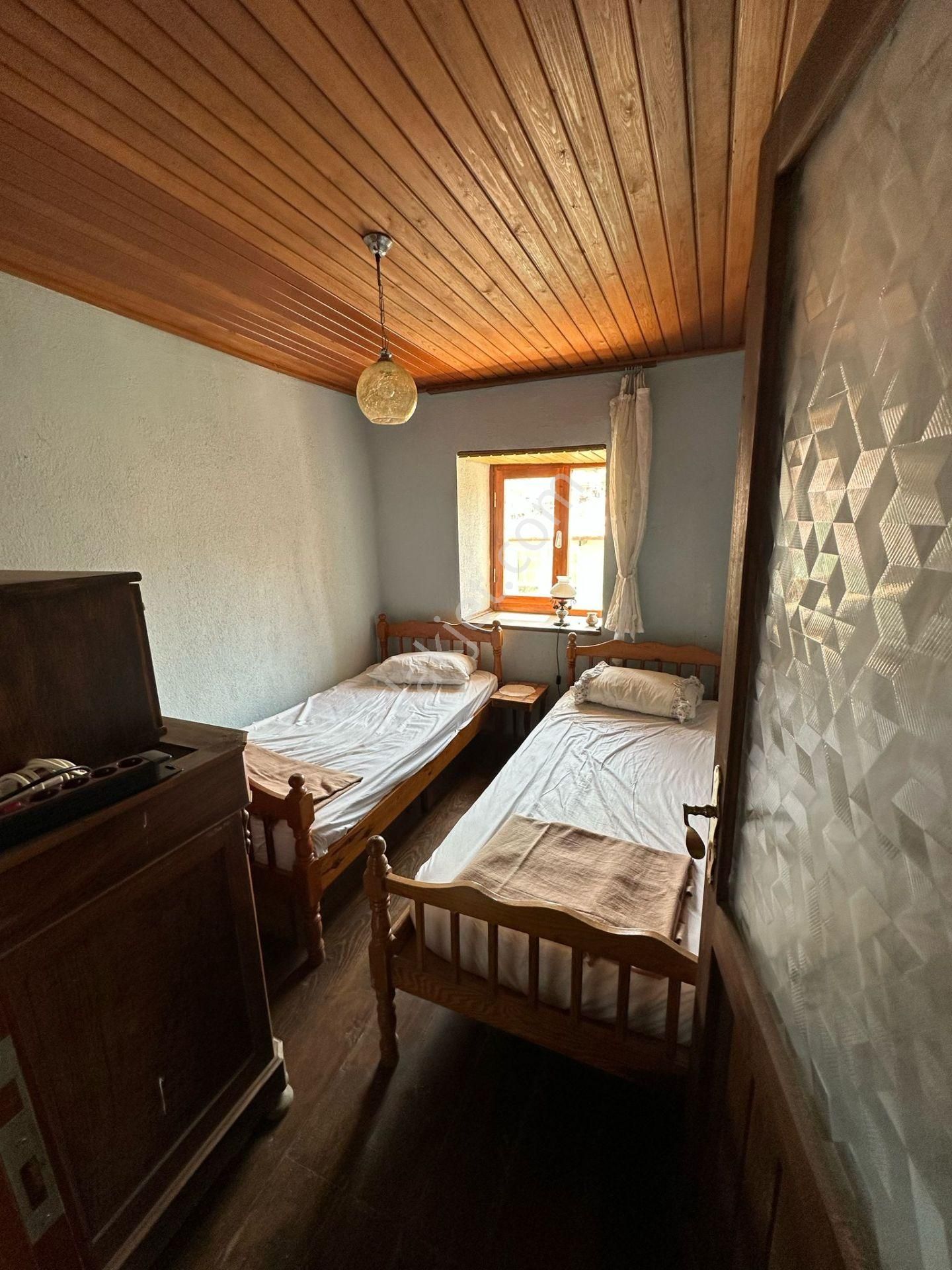 Premar Ayvada'dan Ayvalık Merkez'de Avlulu 2 Katlı 2+1 Kagir Ev - Görsel 10