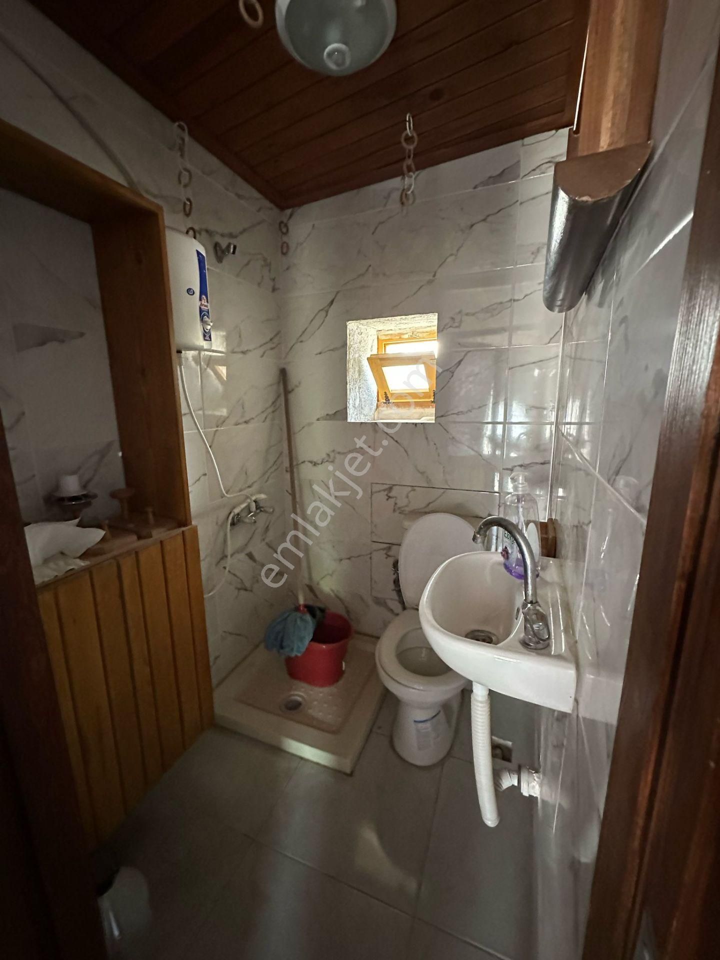 Premar Ayvada'dan Ayvalık Merkez'de Avlulu 2 Katlı 2+1 Kagir Ev - Görsel 7