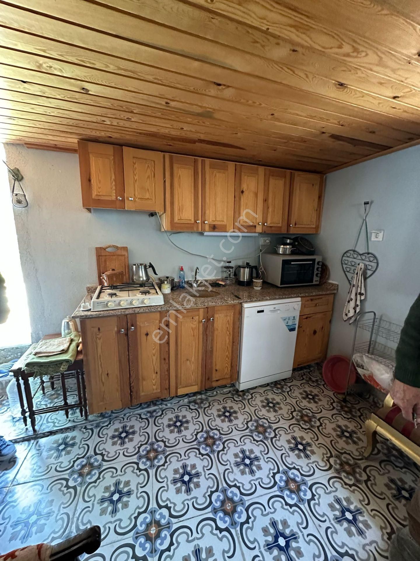 Premar Ayvada'dan Ayvalık Merkez'de Avlulu 2 Katlı 2+1 Kagir Ev - Görsel 5