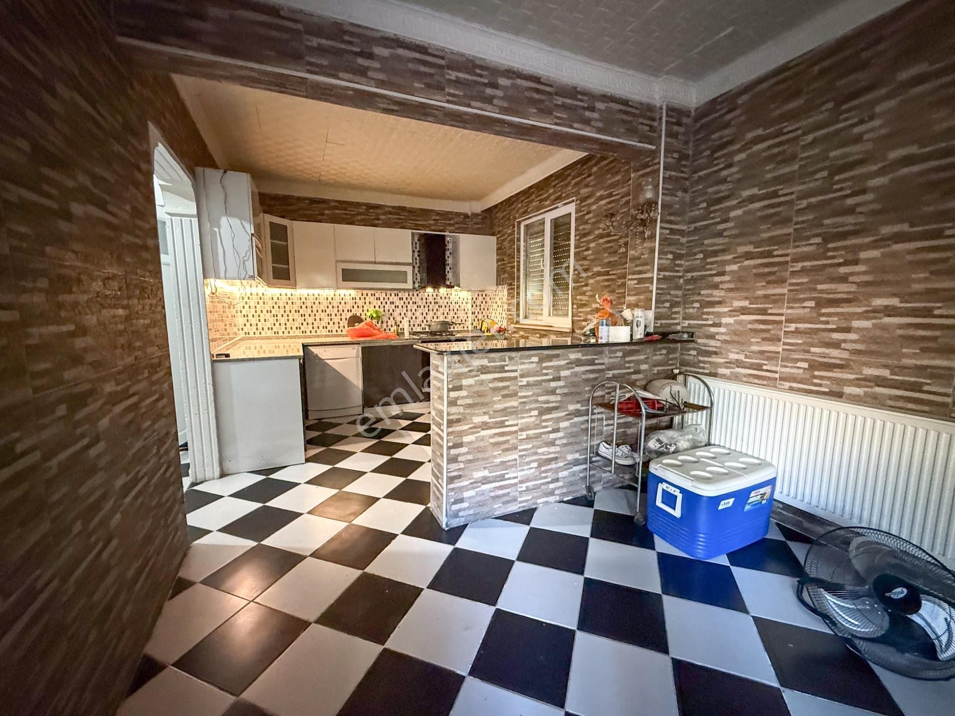 Kumbağ Caddenin Deniz Tarafında 5+1 Tripleks Saunalı Villa - Görsel 6