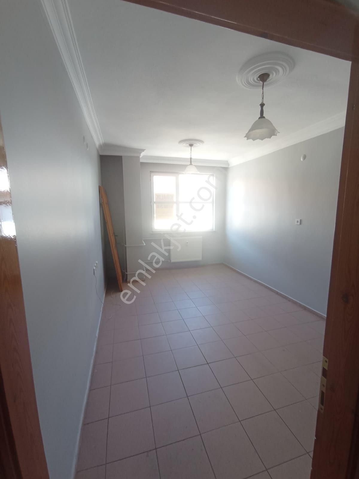 Sivas Yıldız Gayrımenkul'den Bankalar Caddesi Kiralık 2+1 Ofis (asansörlü) - Görsel 5