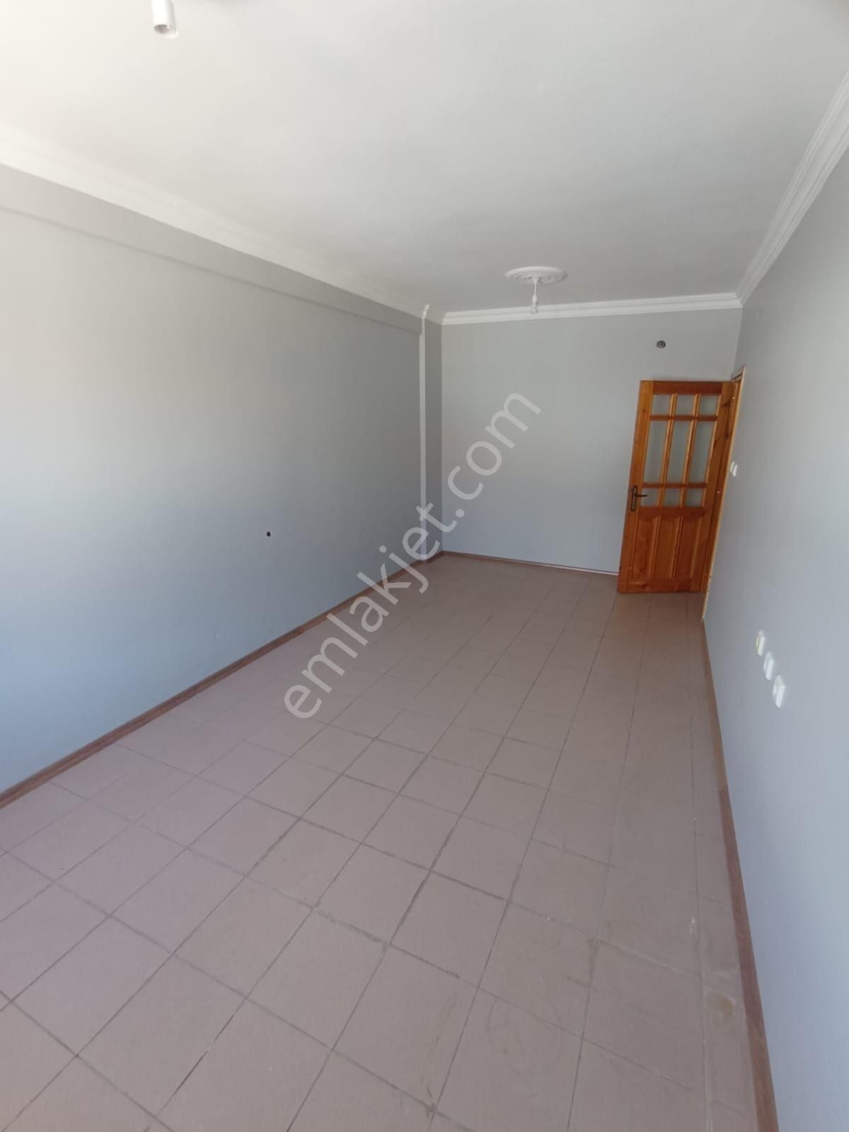 Sivas Yıldız Gayrımenkul'den Bankalar Caddesi Kiralık 2+1 Ofis (asansörlü) - Görsel 3