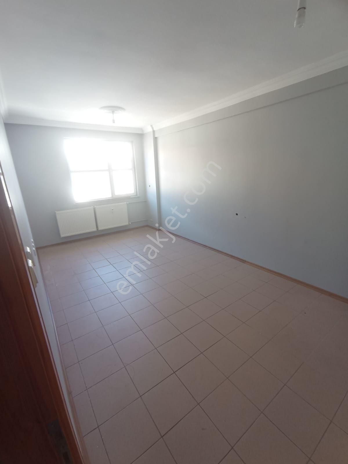 Sivas Yıldız Gayrımenkul'den Bankalar Caddesi Kiralık 2+1 Ofis (asansörlü) - Görsel 4