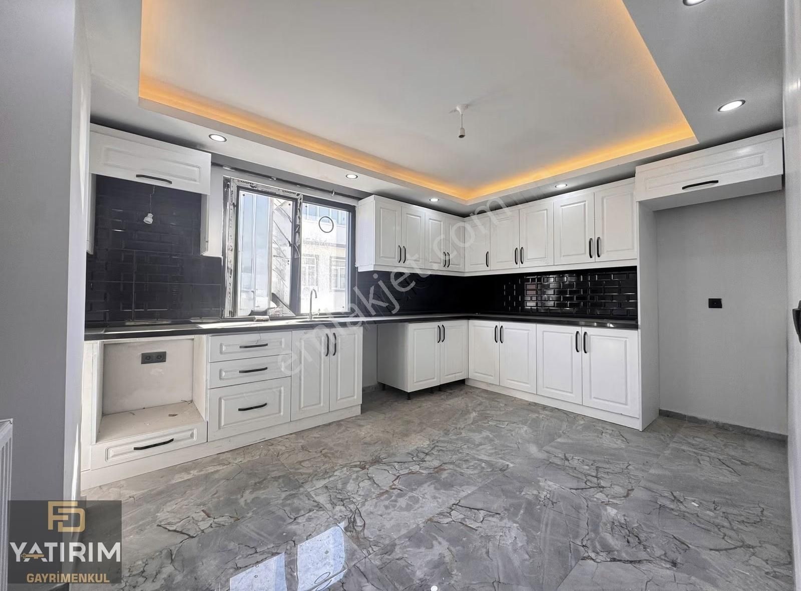 Osmangazi Mahallesi Lüx Sıfır Geniş 4+1 200 M2 Çatı Dubleksi