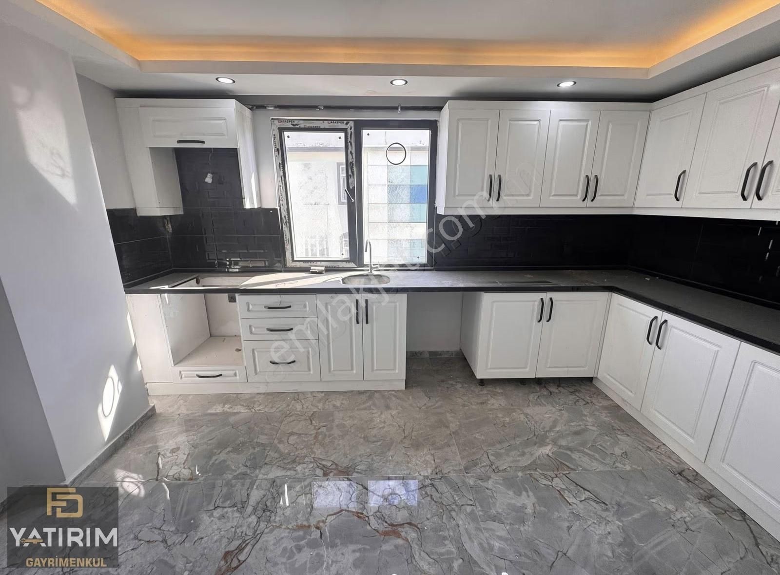 Osmangazi Mahallesi Lüx Sıfır Geniş 4+1 200 M2 Çatı Dubleksi - Görsel 22