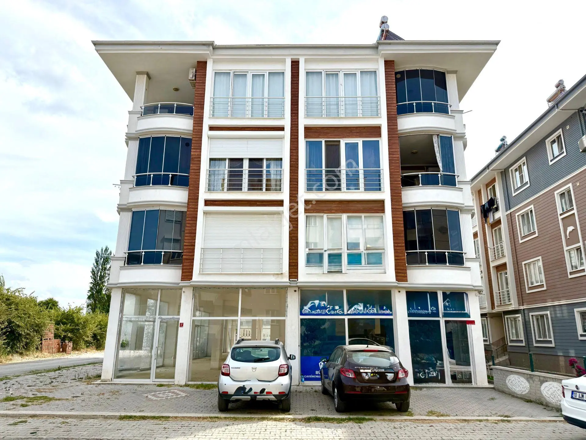 ▶ ▶akçay Körfez'den Ön Cephe Ara Kat Doğalgazlı 2+1 Satılık Daire