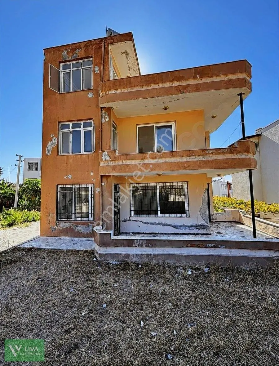Satılık Villa Site İçerisinde Deniz Manzaralı Triplex