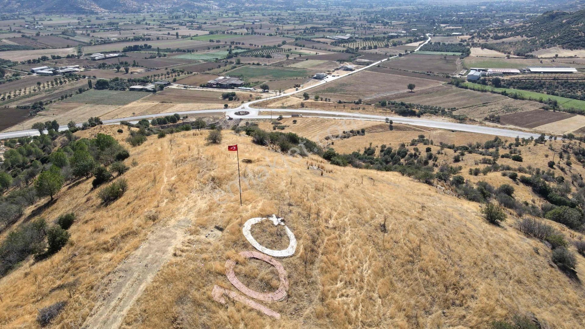 Meta'dan Satılık Ödemiş-kiraz Yolunda Arazi