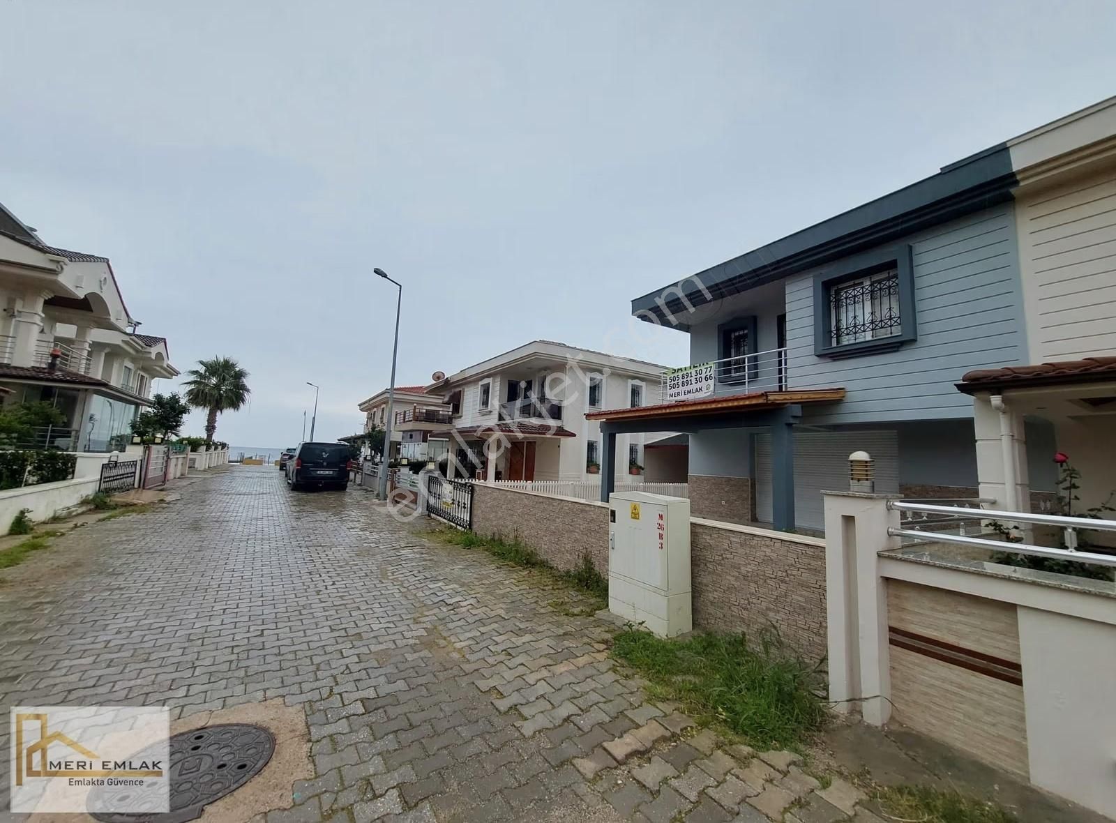 Meri Emlak'tan, Denize 3. Sıra, Dublex Villa