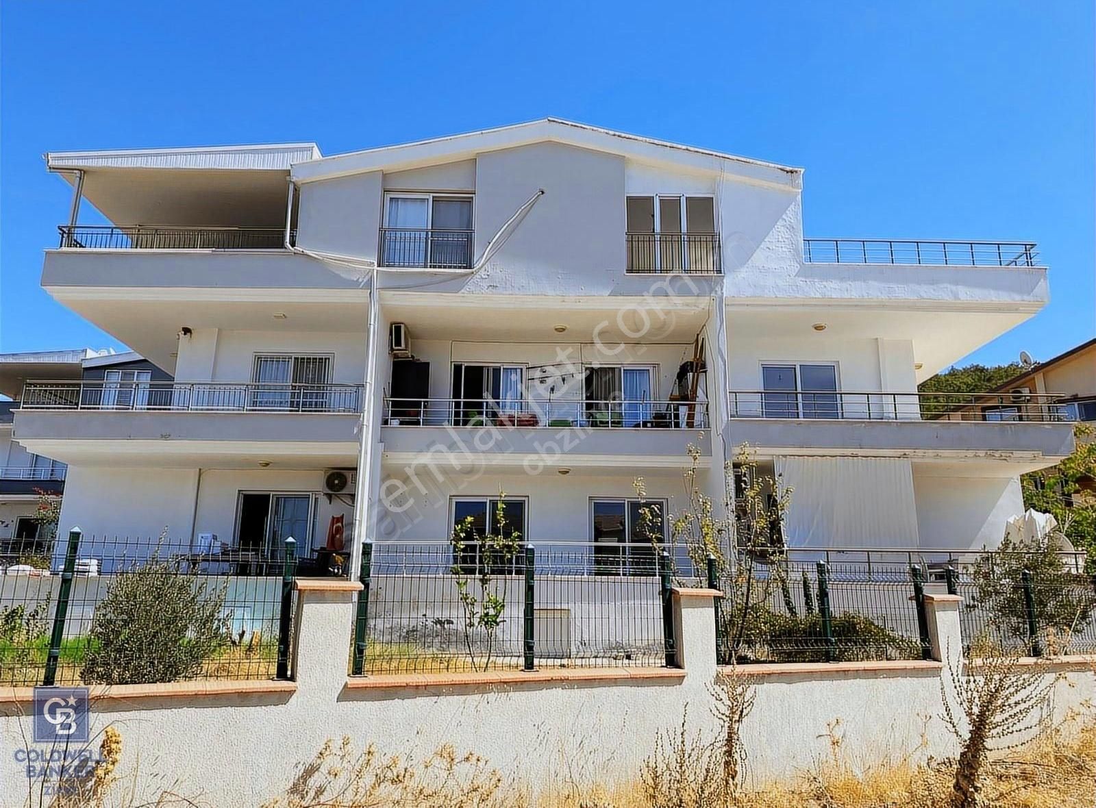 Didim Akbük'de Doğa Ve Deniz Manzaralı Geniş Çatı Dubleksi