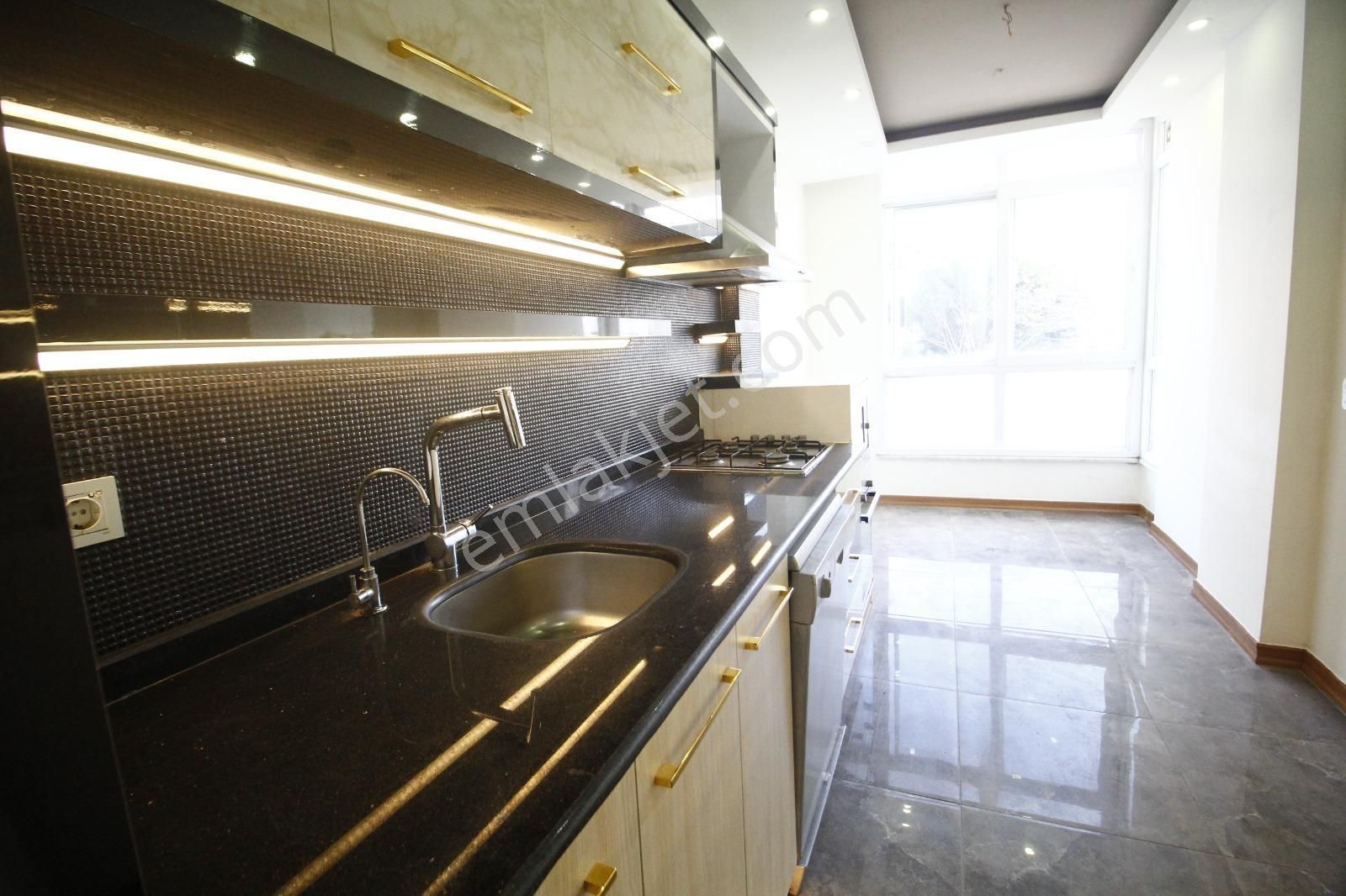 Alanya Merkezde 120 M2 Eşyasız 2+1 Satılık Daire - Görsel 3