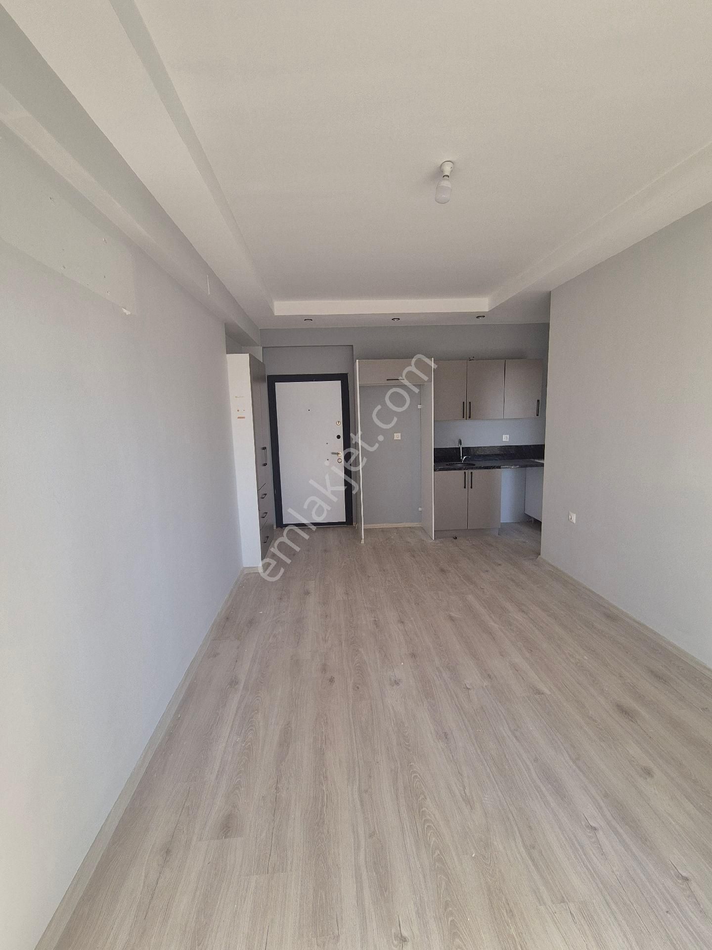Gültepe'de 1+1 Cadde Üzeri Ankastre Klima Ve Şofbenli Kiralık Daire