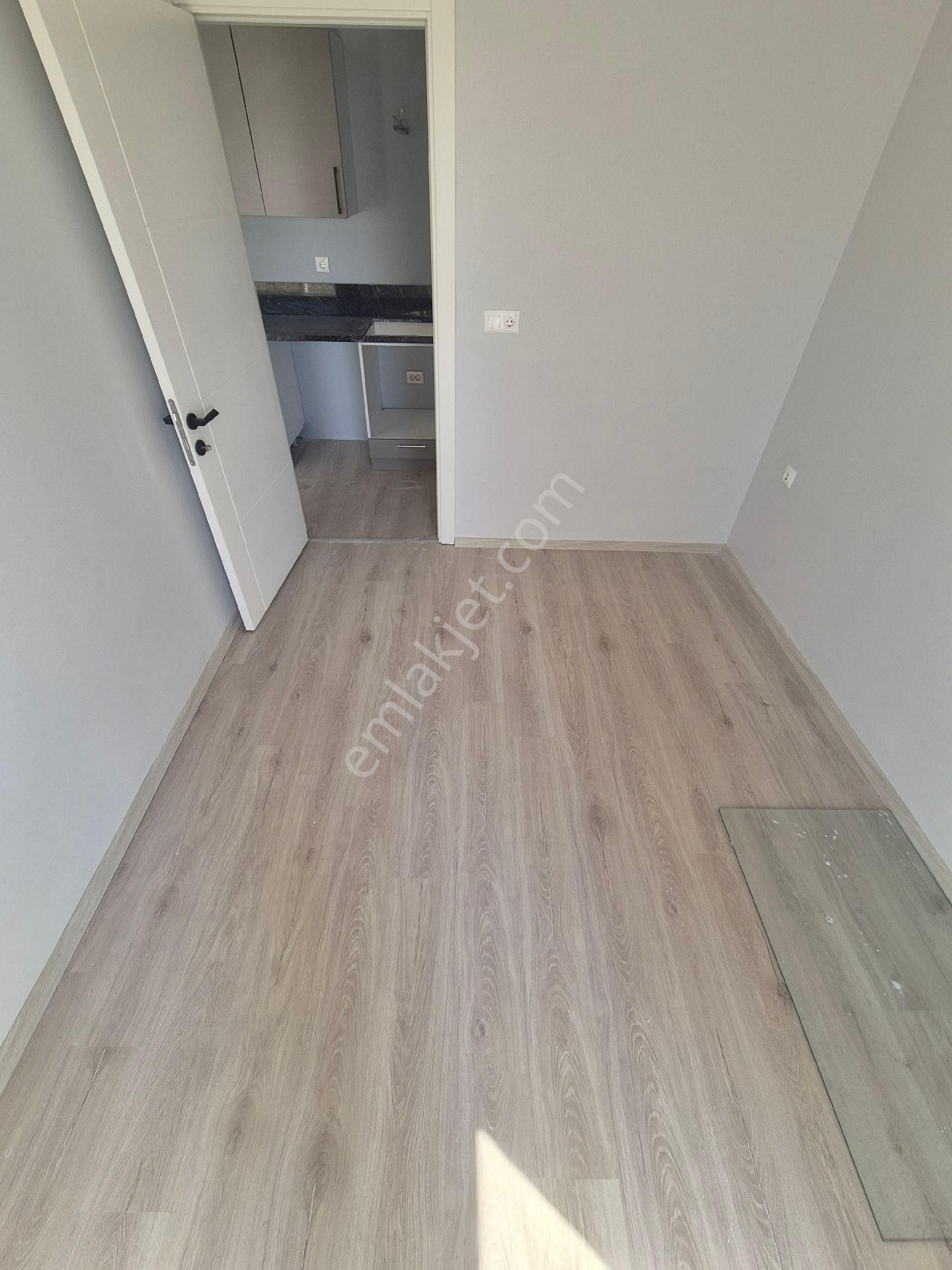 Gültepe'de 1+1 Cadde Üzeri Ankastre Klima Ve Şofbenli Kiralık Daire - Görsel 13