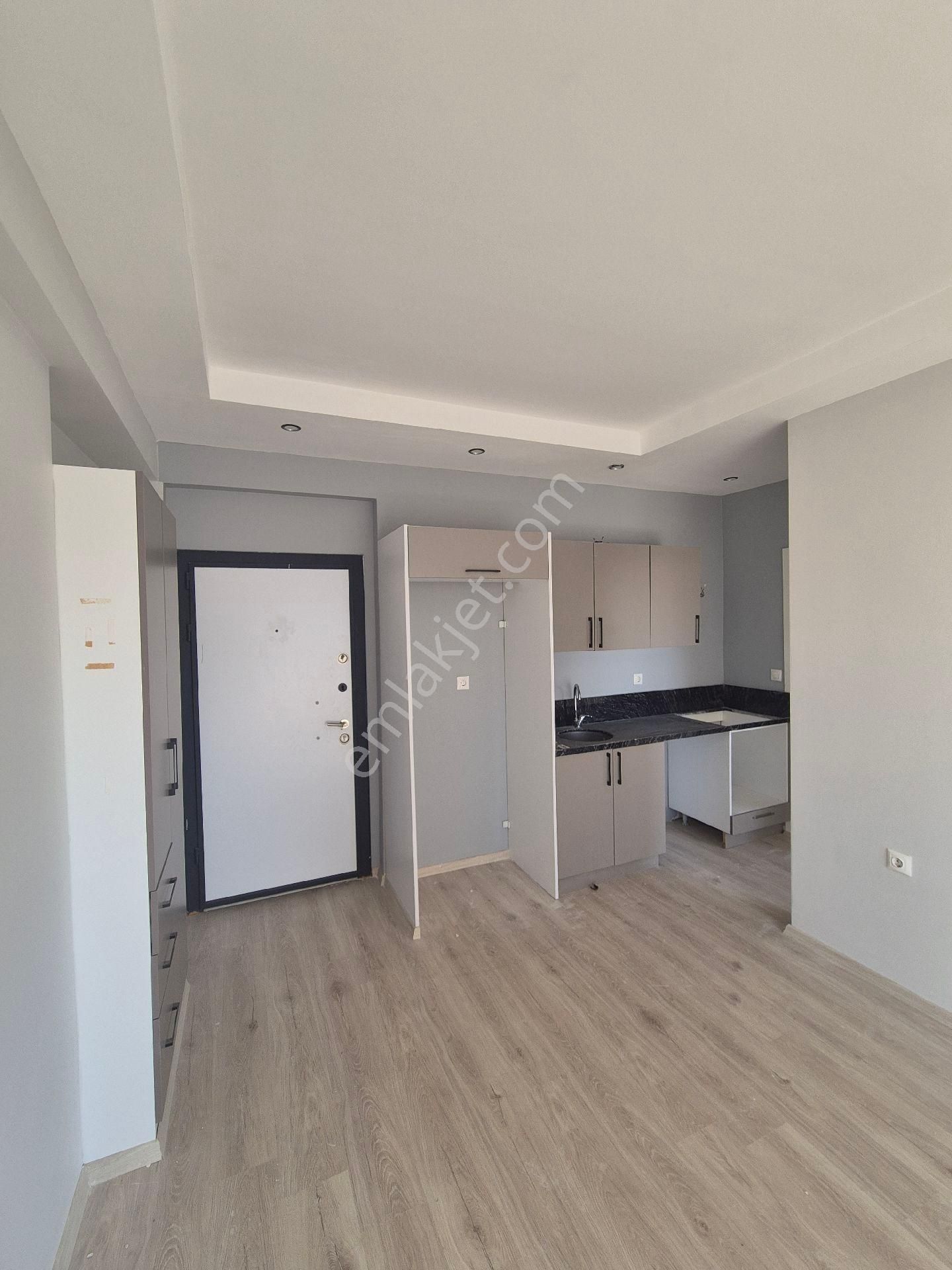 Gültepe'de 1+1 Cadde Üzeri Ankastre Klima Ve Şofbenli Kiralık Daire - Görsel 3