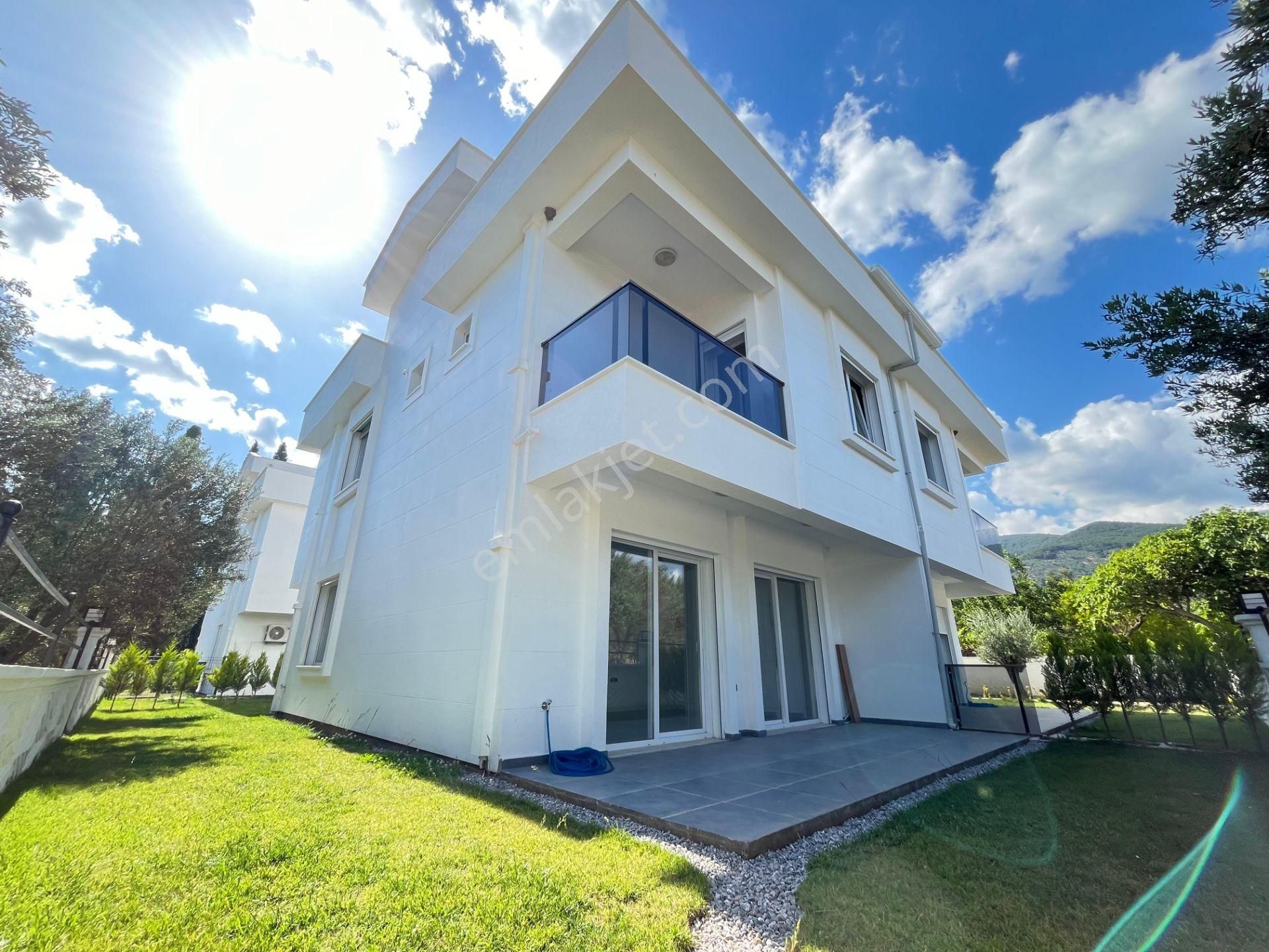 Parstan Gürede Kazdağı Eteklerinde Doğanın İçinde Lüks 5+1 Villa