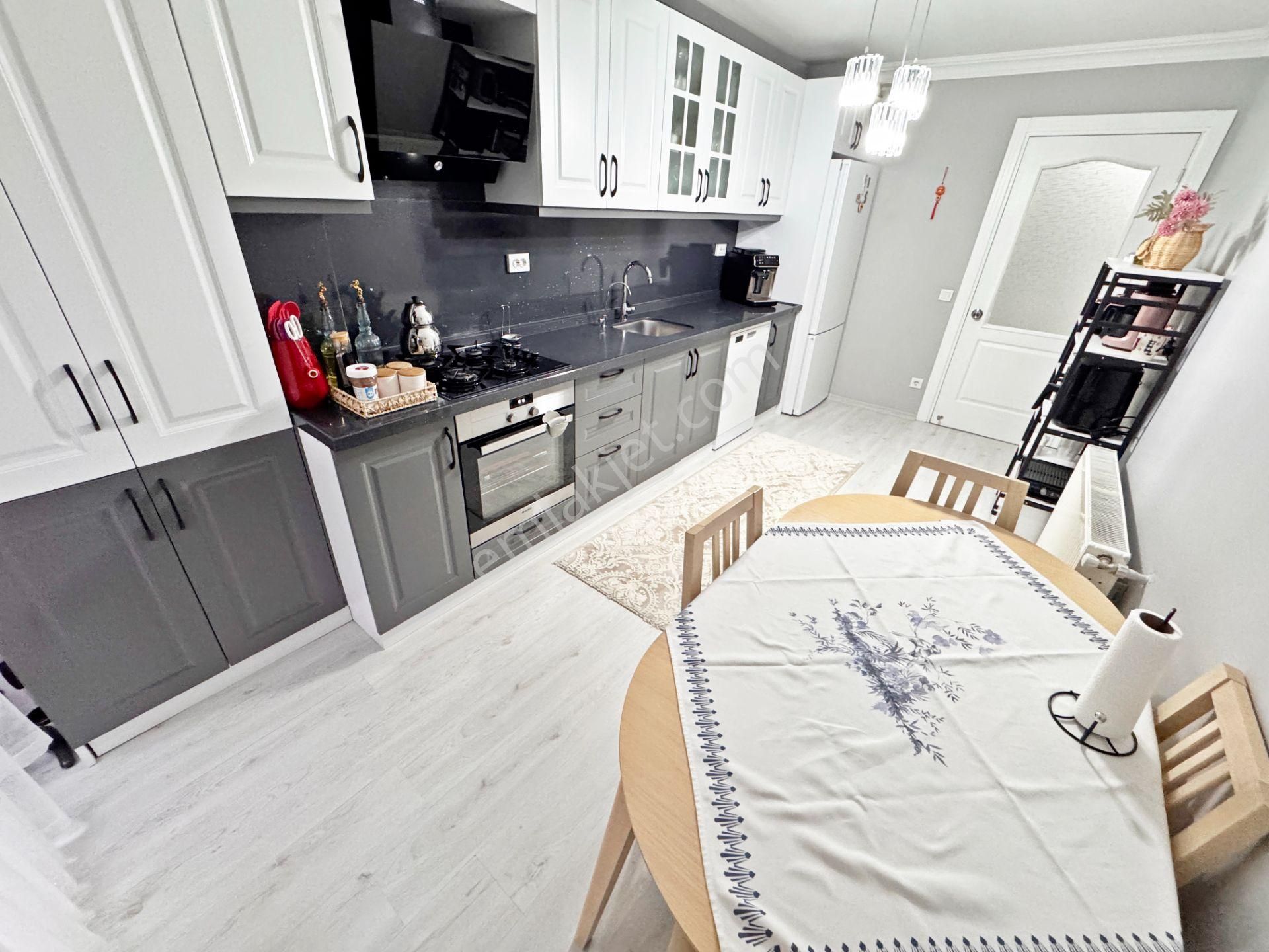 Home Vizyon Küçükçekmece Tevfik Bey Satılık Site İçinde Lüx 3+1 Daire. - Görsel 7