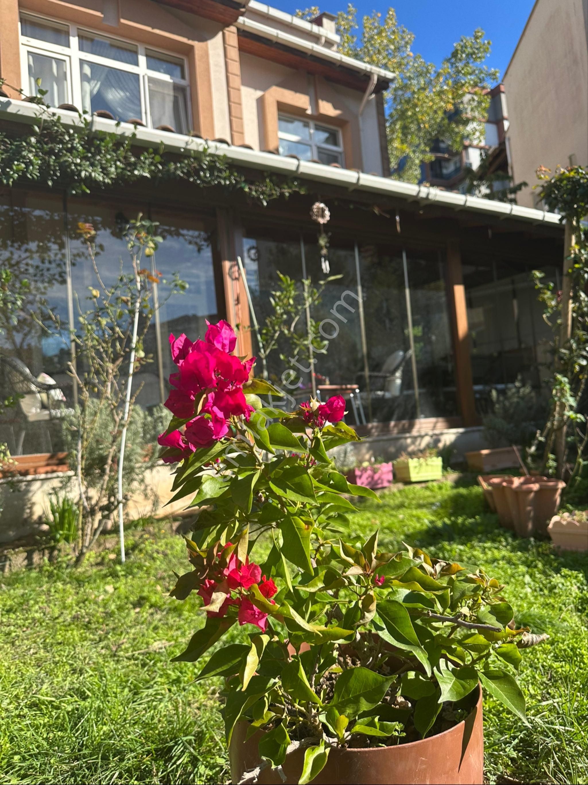 Hürriyet Mahallesinin Göbeğinde Satılık Villa 5+1