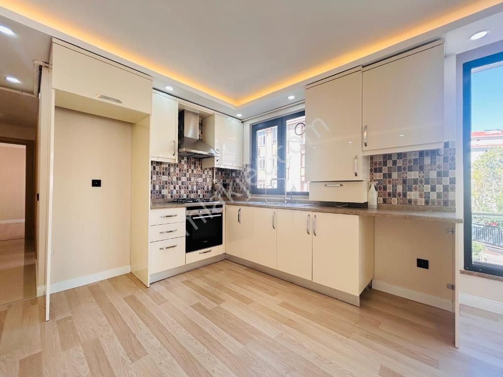 Kaçmaz'dan Altıntepe'de Minibüse Yakın 6yıllık 2.kat Geniş 2+1 - Görsel 5