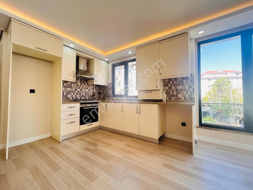 Kaçmaz'dan Altıntepe'de Minibüse Yakın 6yıllık 2.kat Geniş 2+1 - Görsel 4