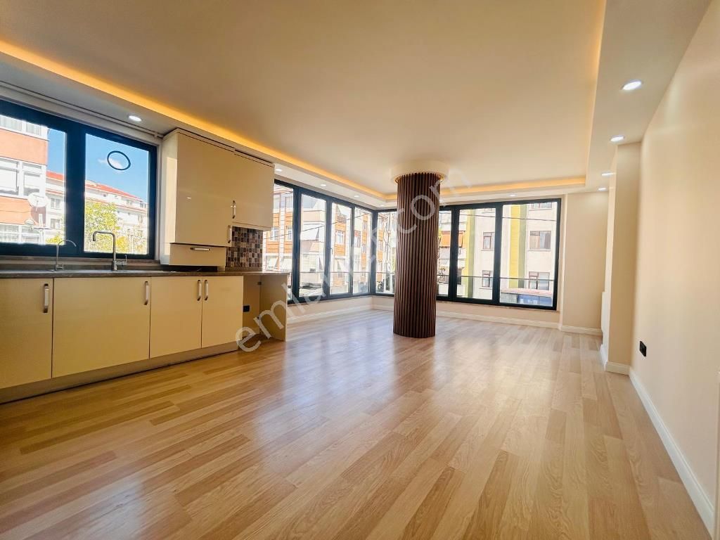 Kaçmaz'dan Altıntepe'de Minibüse Yakın 6yıllık 2.kat Geniş 2+1