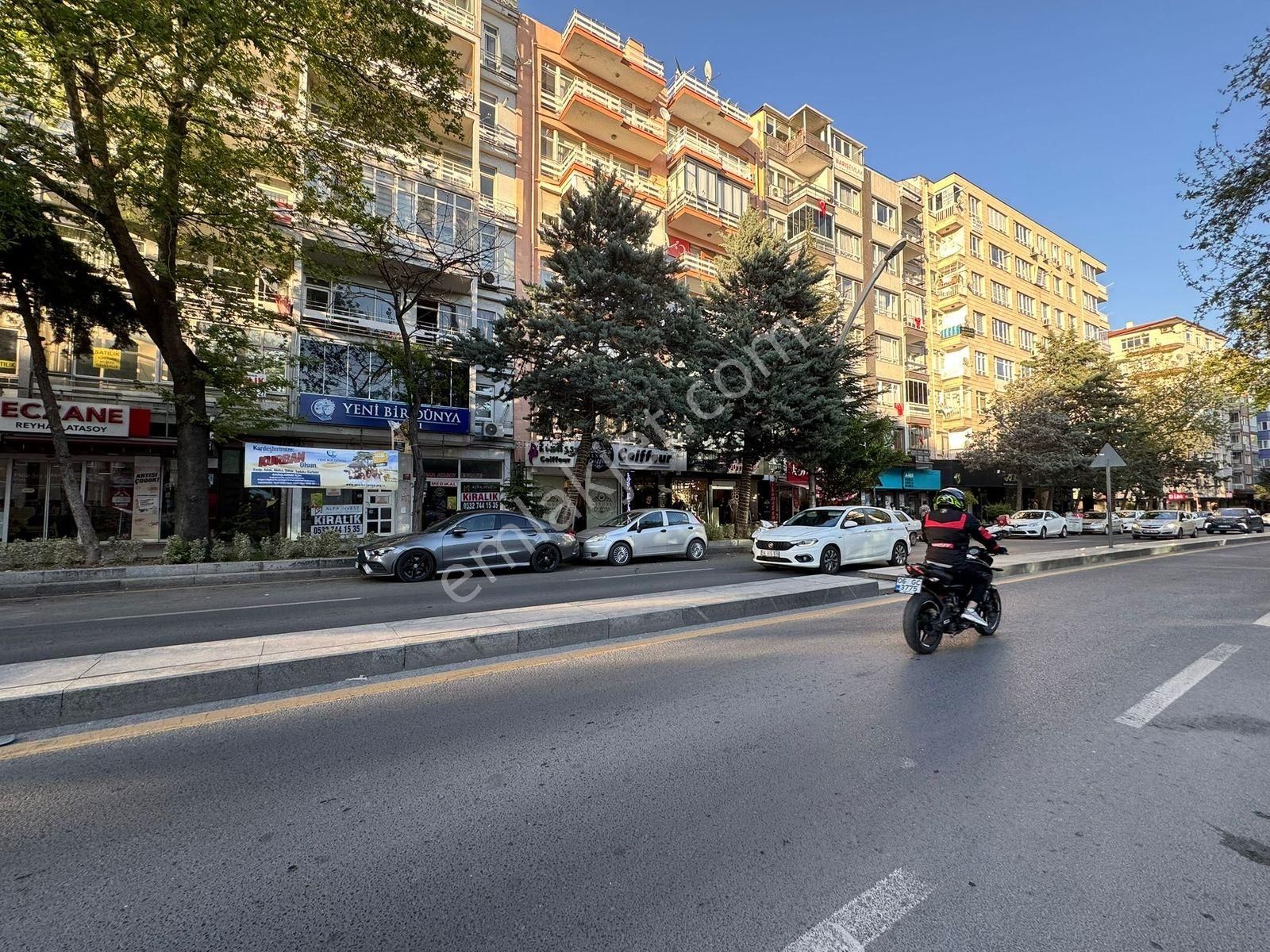 Gmk Bulvarı 'nda Kurumsal Firmalara Kiralık 360 M2 Dükkan - Görsel 17