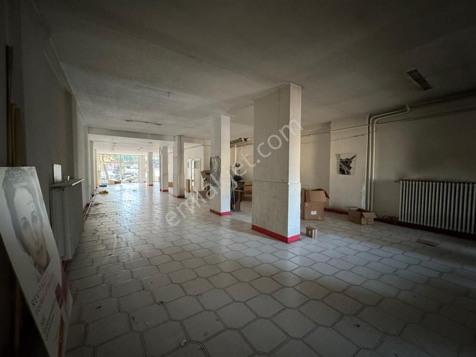 Gmk Bulvarı 'nda Kurumsal Firmalara Kiralık 360 M2 Dükkan - Görsel 9