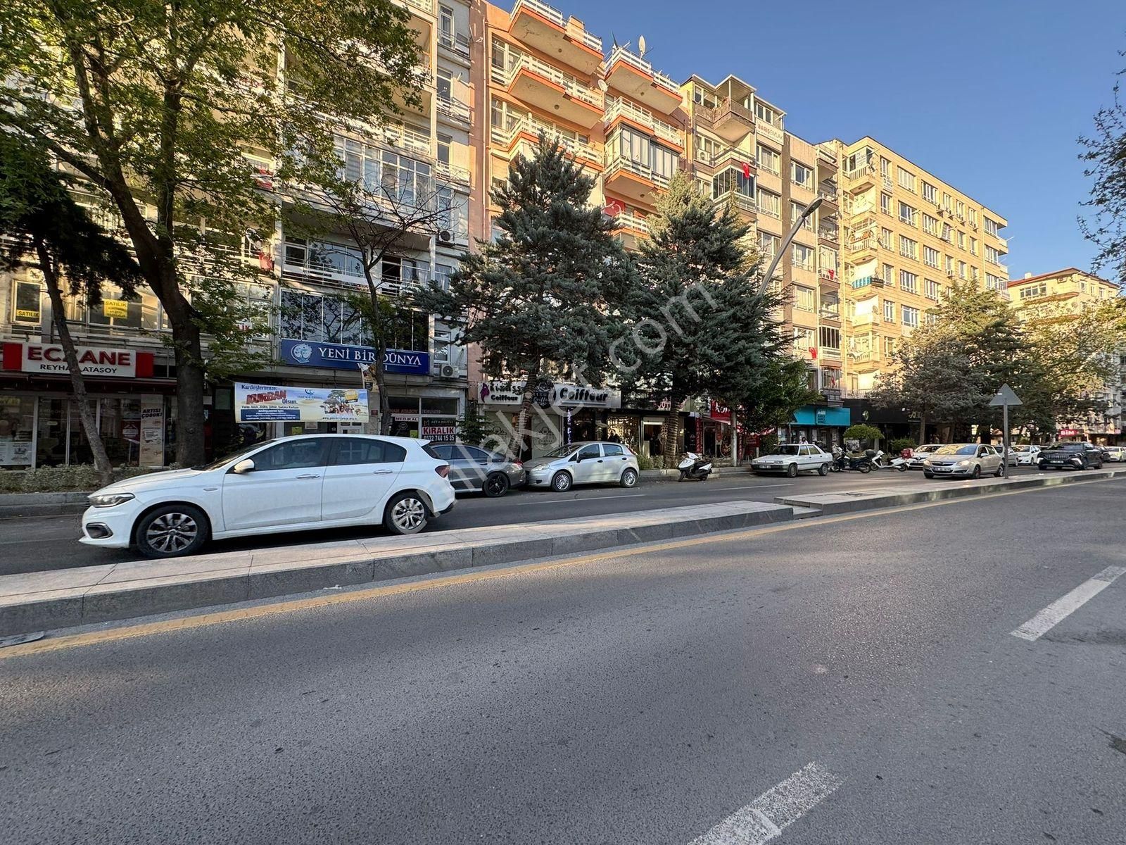 Gmk Bulvarı 'nda Kurumsal Firmalara Kiralık 360 M2 Dükkan - Görsel 3