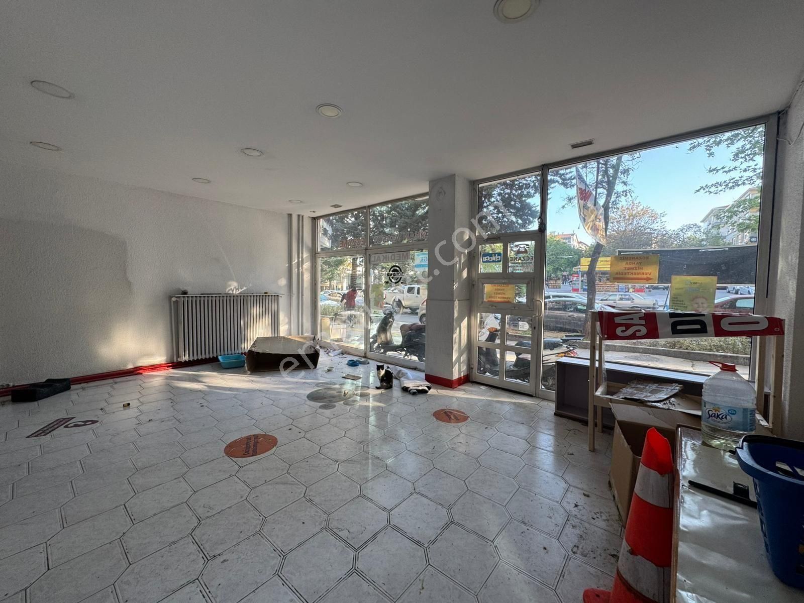 Gmk Bulvarı 'nda Kurumsal Firmalara Kiralık 360 M2 Dükkan - Görsel 34